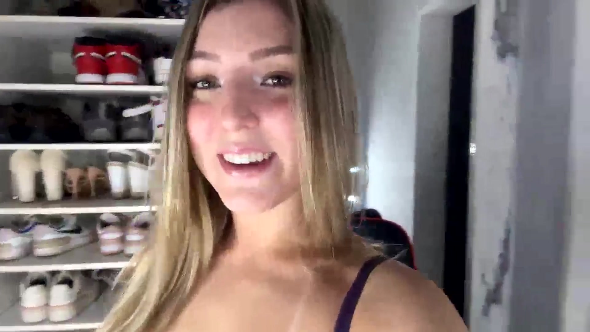 Gallery image thumbnail from cateyes1's myfreecams stream on, 08/22/2024, 24:00 image 7 of 20