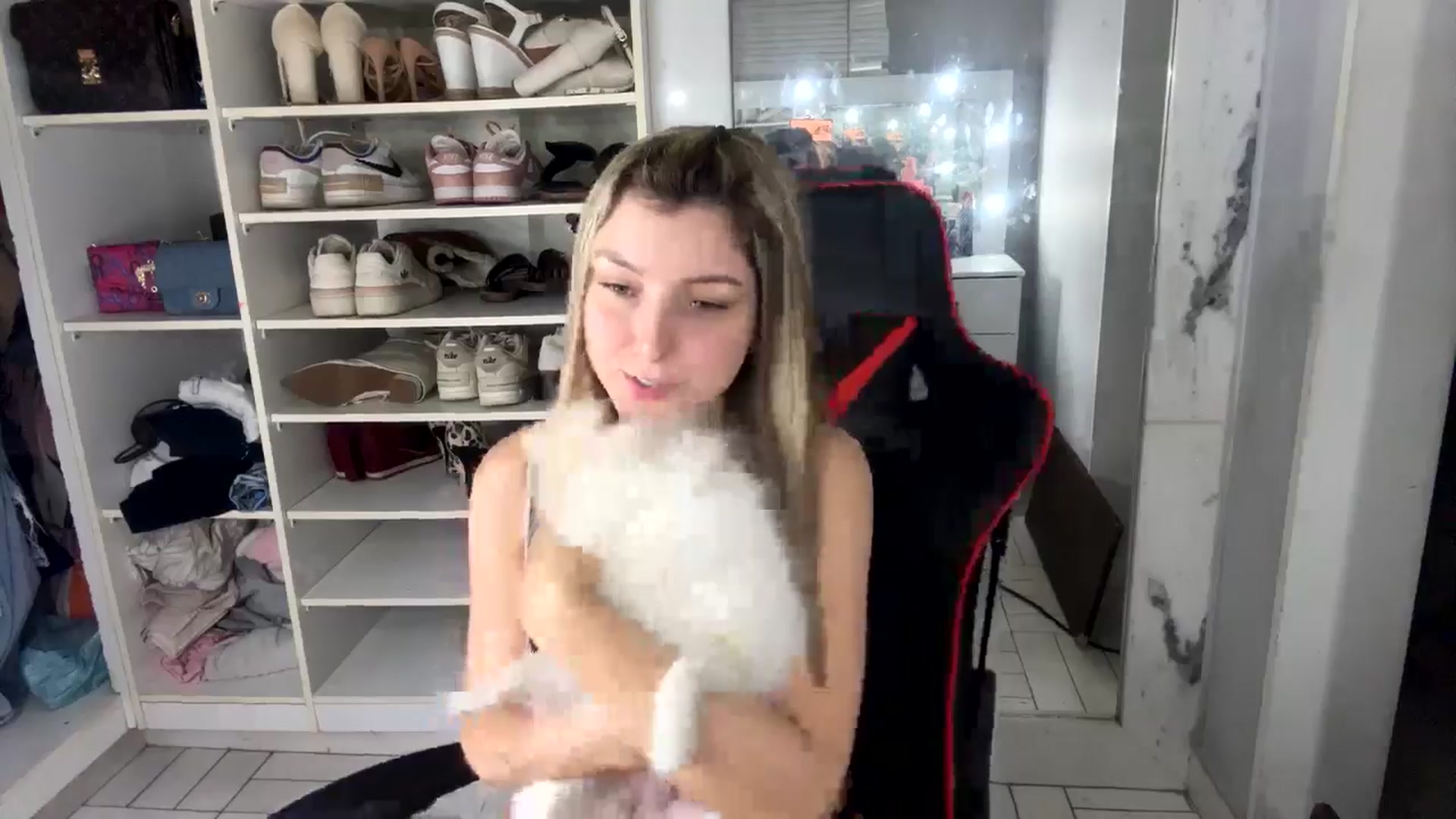 Gallery image thumbnail from cateyes1's myfreecams stream on, 08/23/2024, 04:34 image 8 of 20