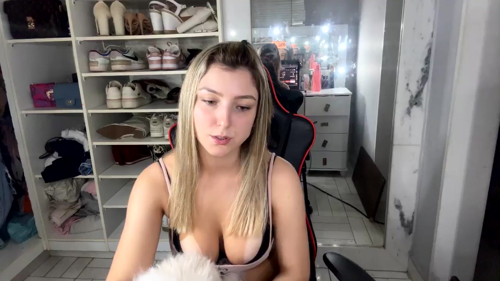 Gallery image thumbnail from cateyes1's myfreecams stream on, 08/23/2024, 04:34 image 7 of 20