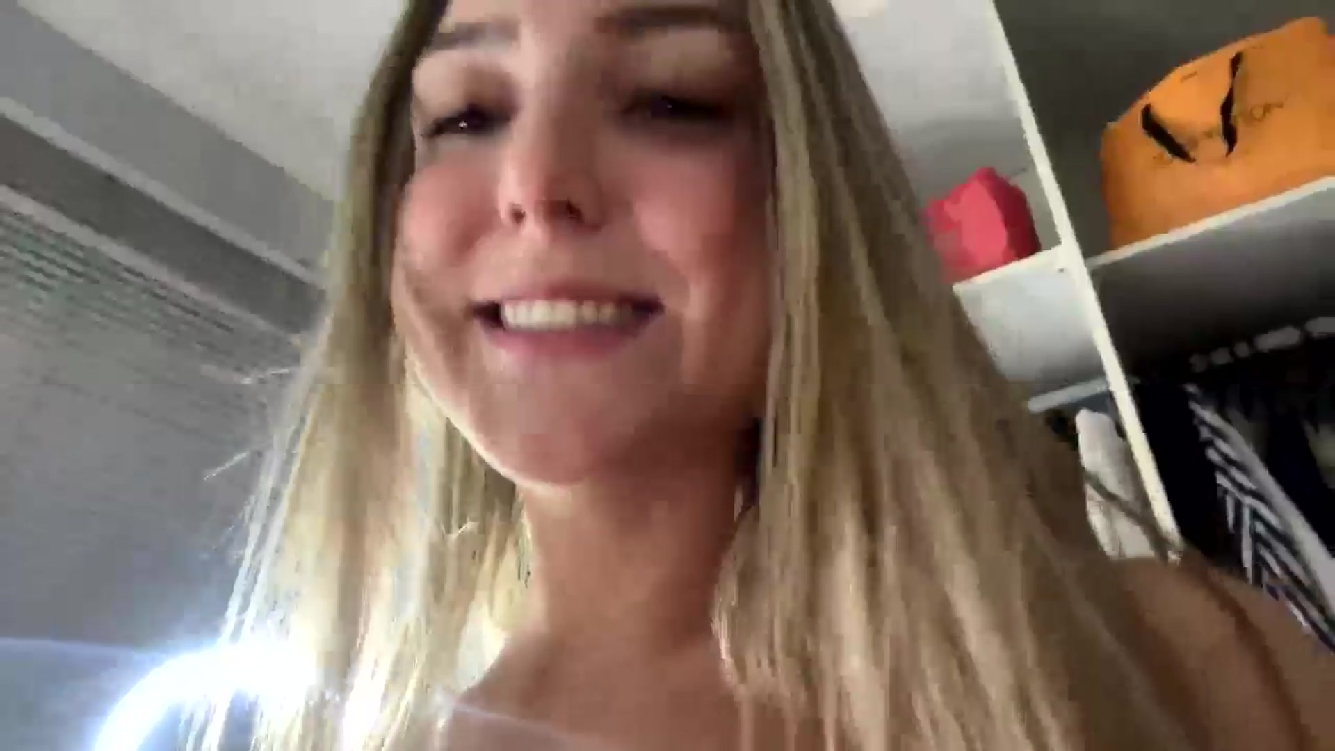 Gallery image thumbnail from cateyes1's myfreecams stream on, 08/25/2024, 03:21 image 19 of 20
