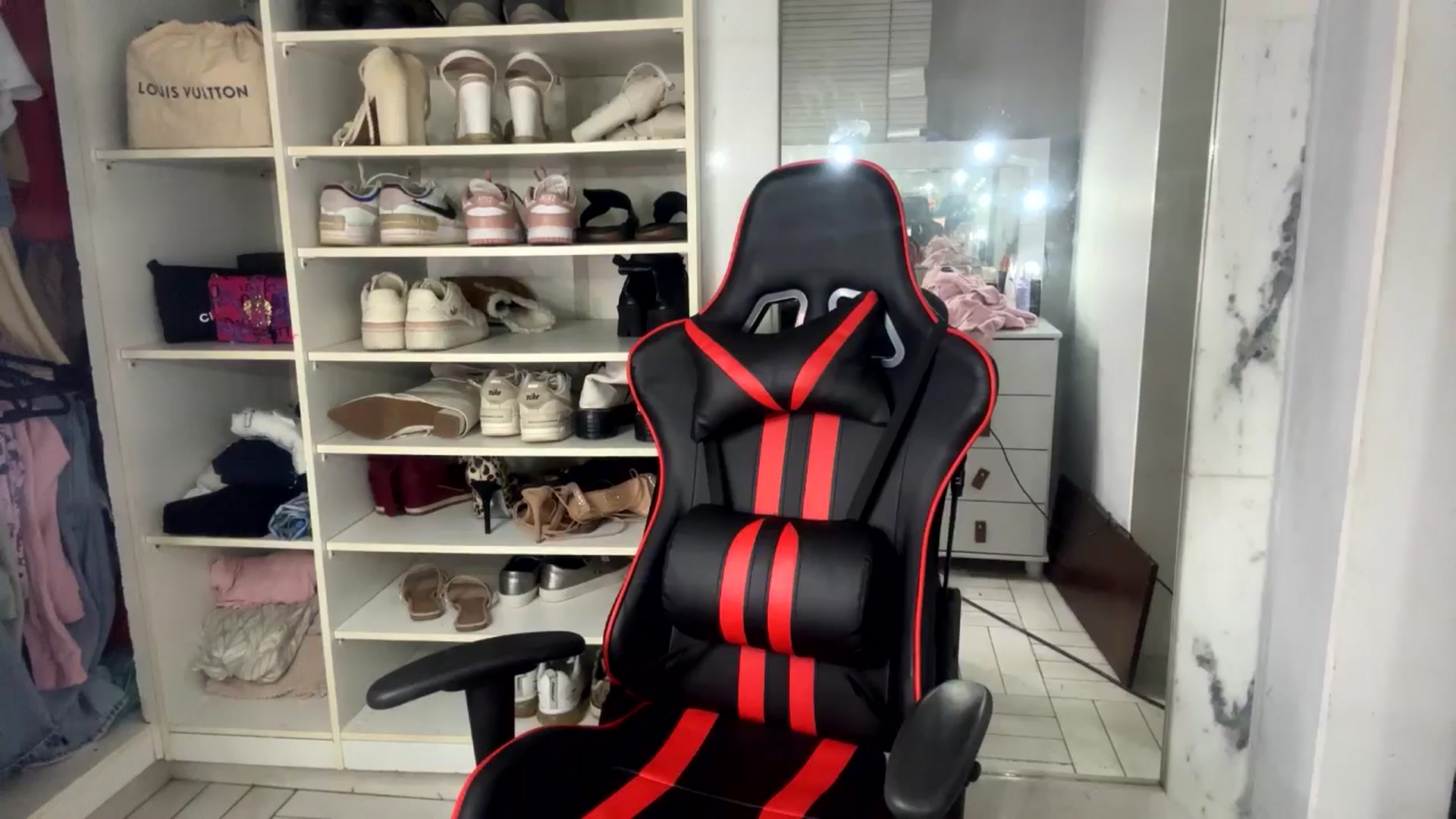 Gallery image thumbnail from cateyes1's myfreecams stream on, 08/28/2024, 01:34 image 4 of 20
