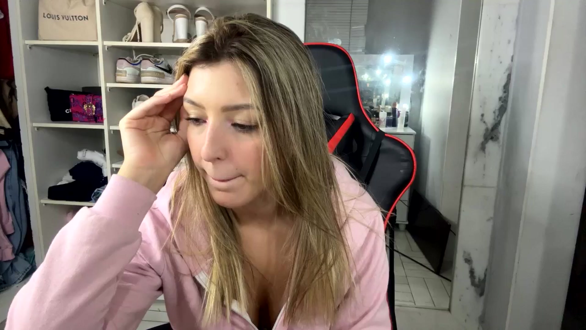 Gallery image thumbnail from cateyes1's myfreecams stream on, 08/28/2024, 01:53 image 18 of 20