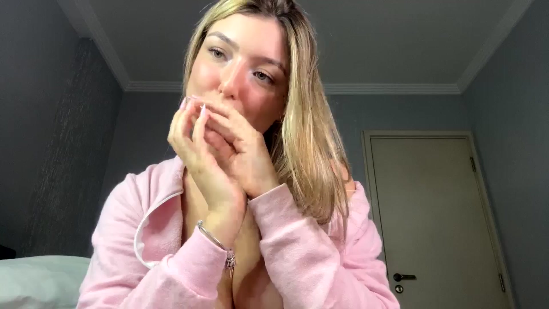 Gallery image thumbnail from cateyes1's myfreecams stream on, 10/05/2024, 03:02 image 5 of 20