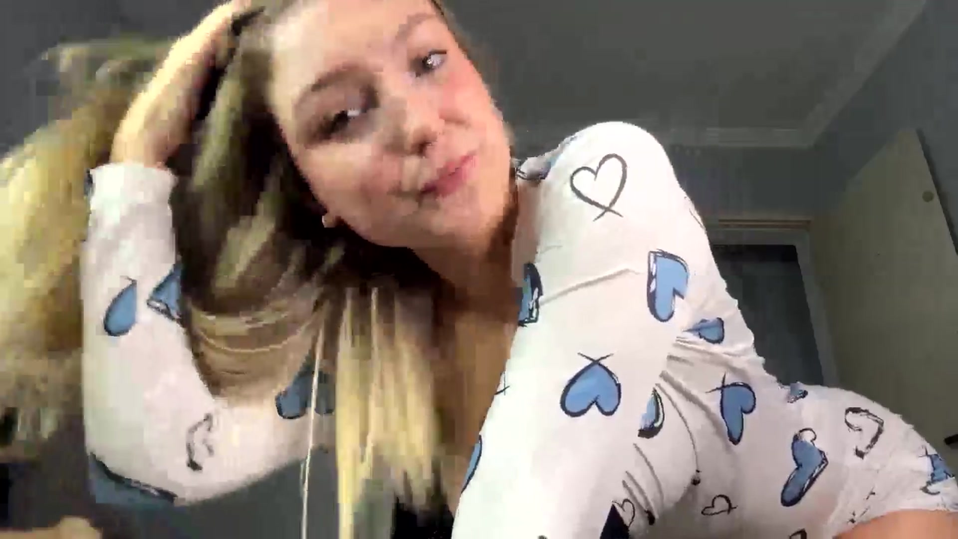 Gallery image thumbnail from cateyes1's myfreecams stream on, 10/07/2024, 23:51 image 16 of 20