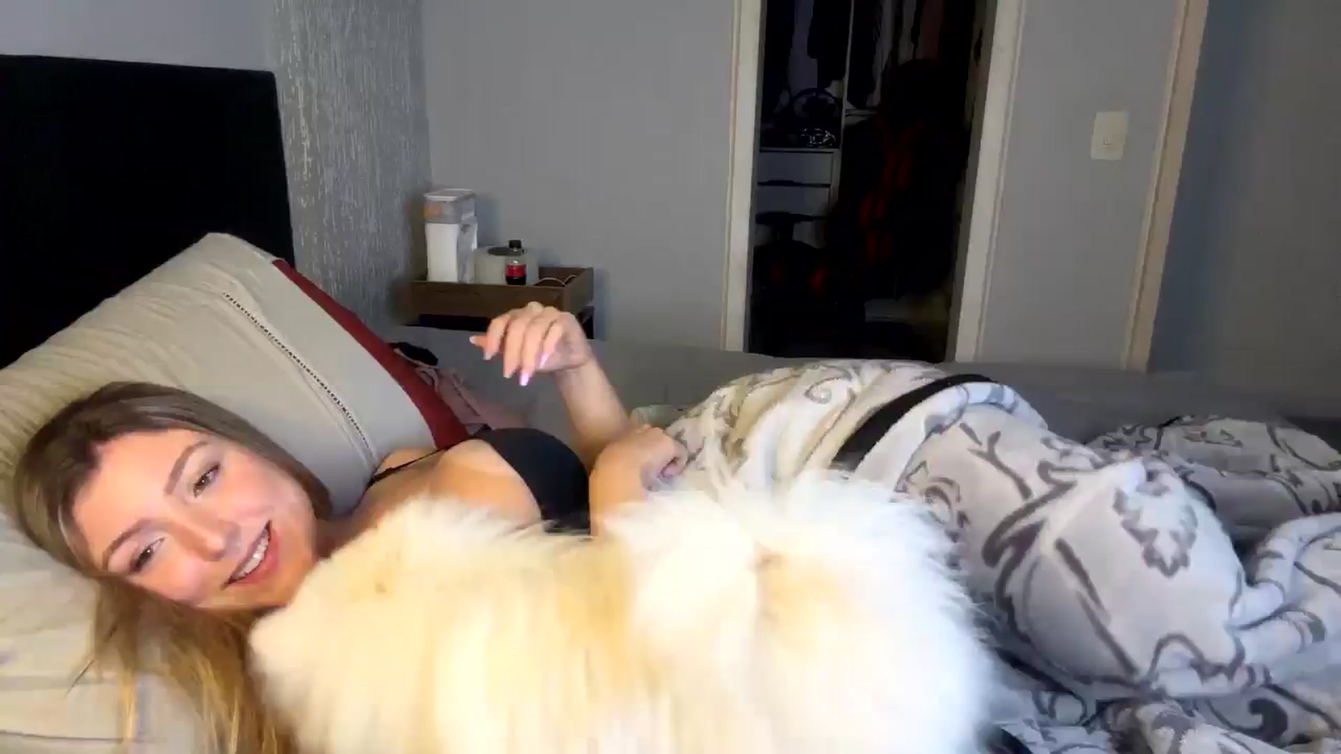Gallery image thumbnail from cateyes1's myfreecams stream on, 10/08/2024, 03:29 image 17 of 20