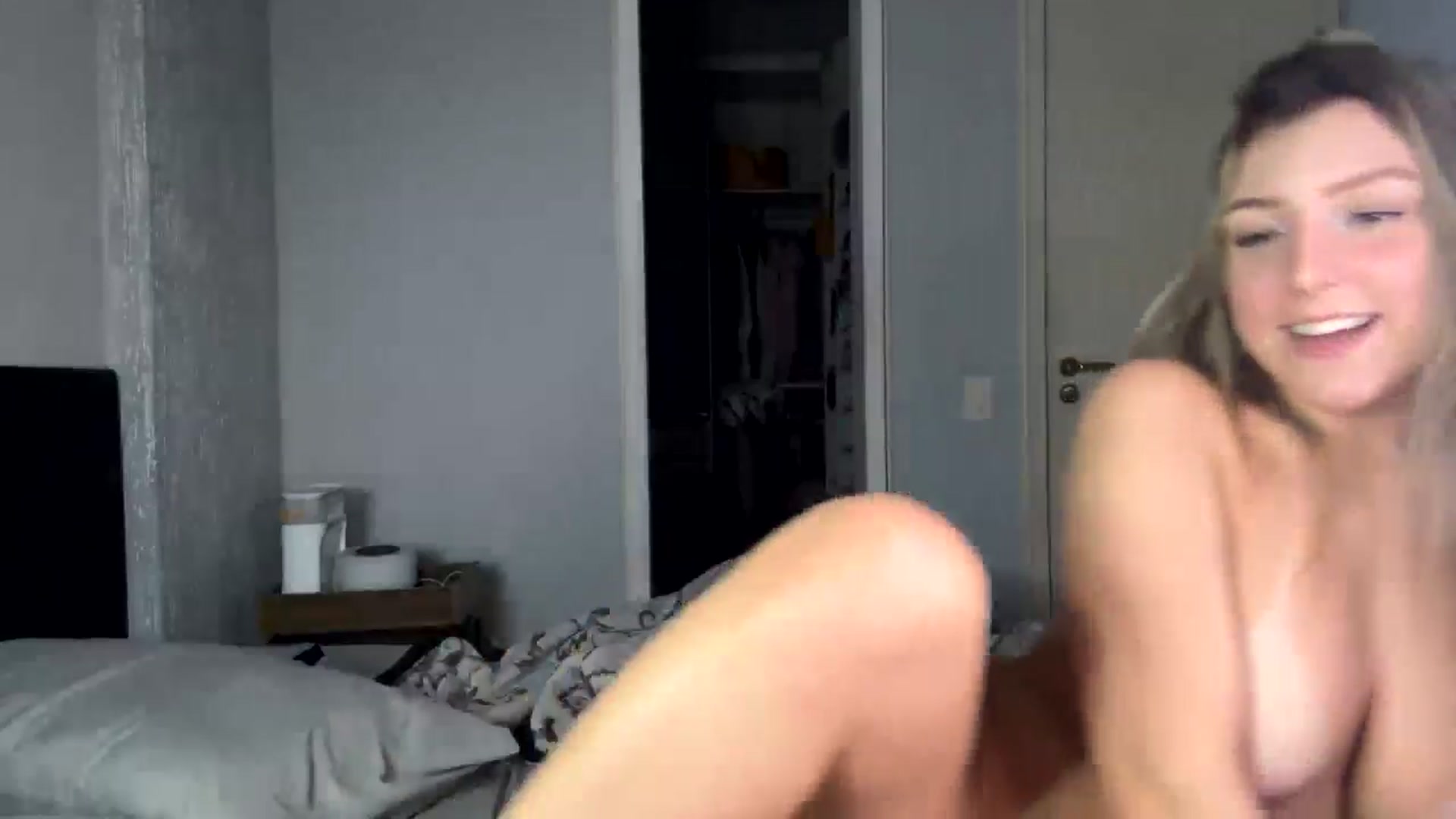 Gallery image thumbnail from cateyes1's myfreecams stream on, 10/10/2024, 02:19 image 19 of 20