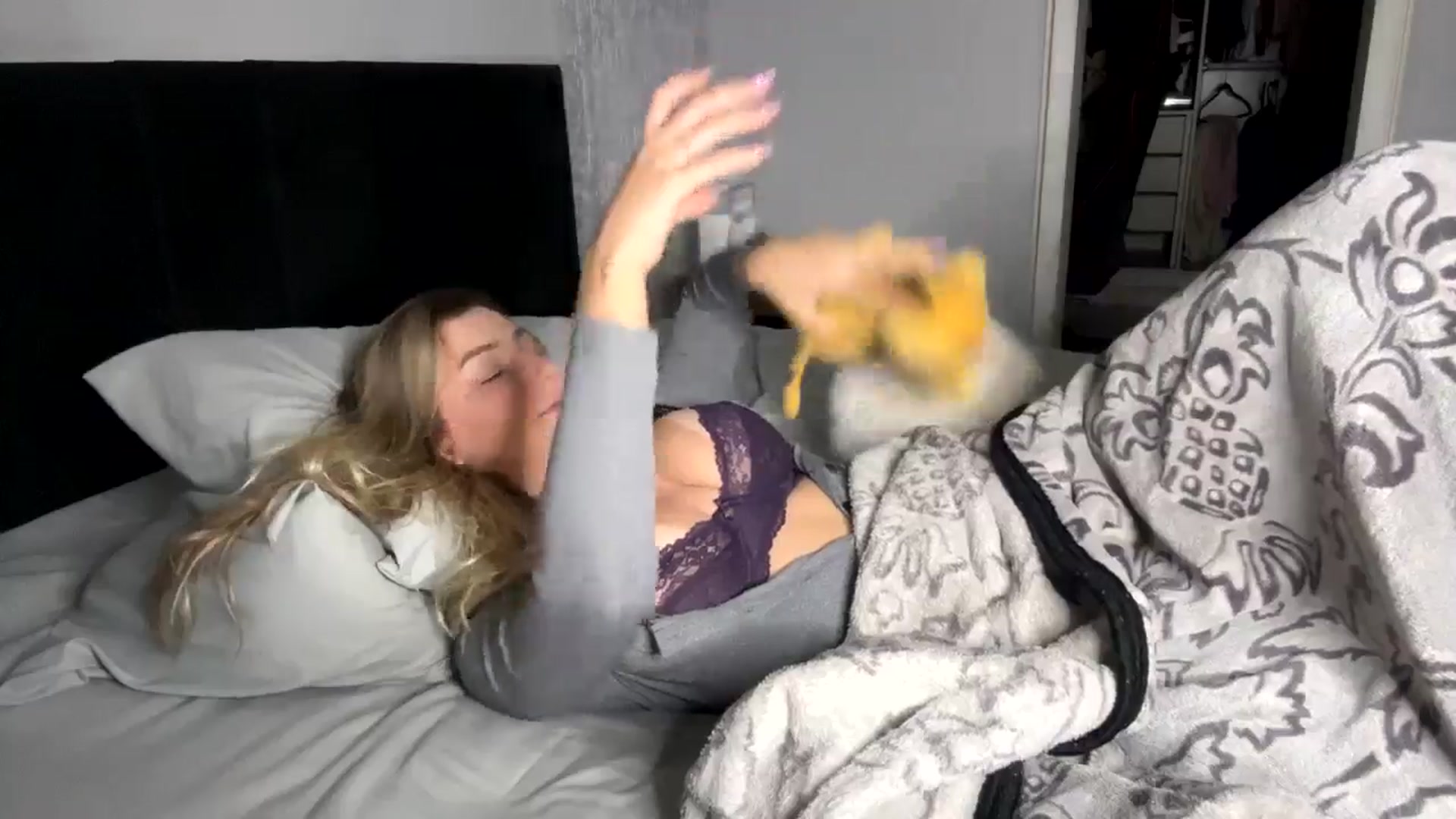 Gallery image thumbnail from cateyes1's myfreecams stream on, 10/11/2024, 04:10 image 2 of 20