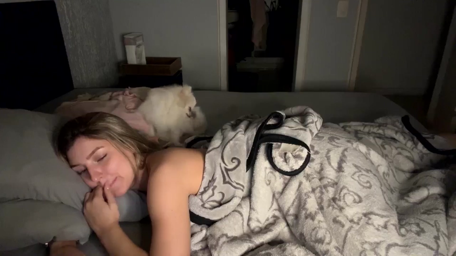 Gallery image thumbnail from cateyes1's myfreecams stream on, 10/15/2024, 03:52 image 15 of 20