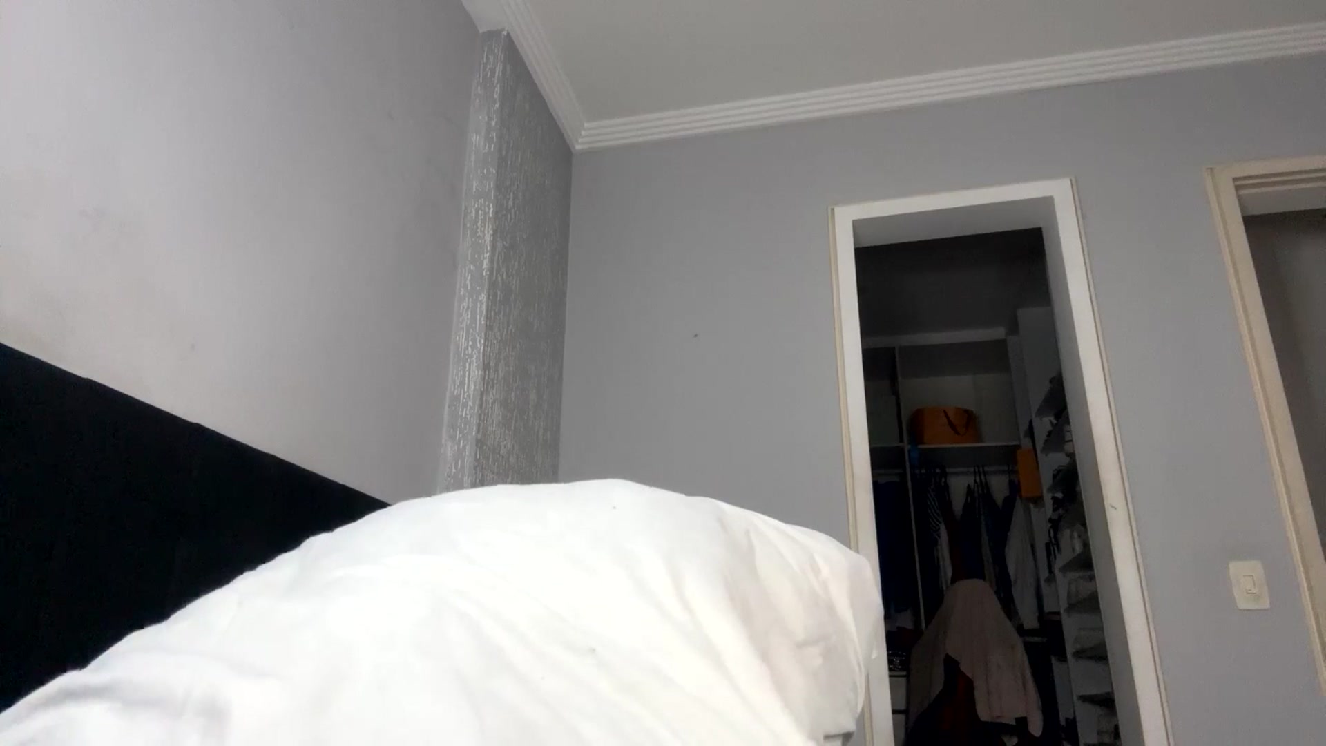 Gallery image thumbnail from cateyes1's myfreecams stream on, 10/16/2024, 01:44 image 6 of 20