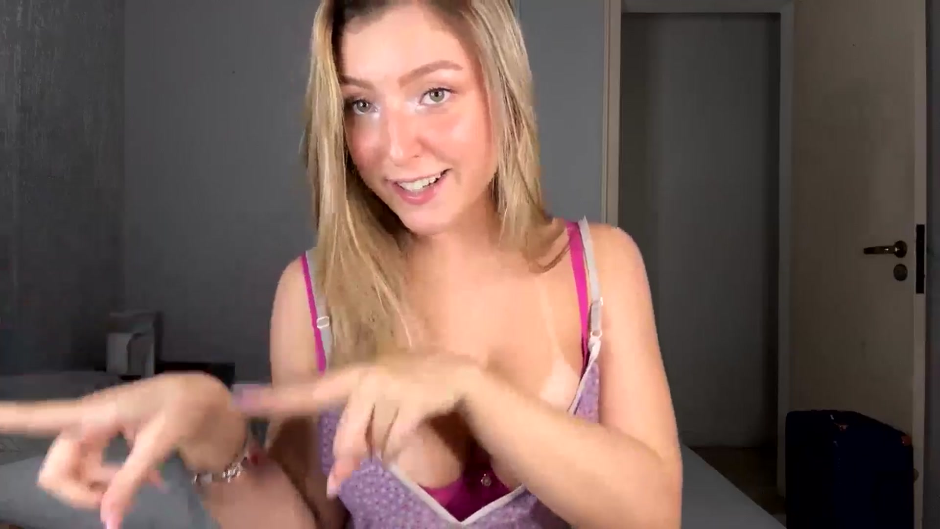 Gallery image thumbnail from cateyes1's myfreecams stream on, 10/23/2024, 01:29 image 3 of 20