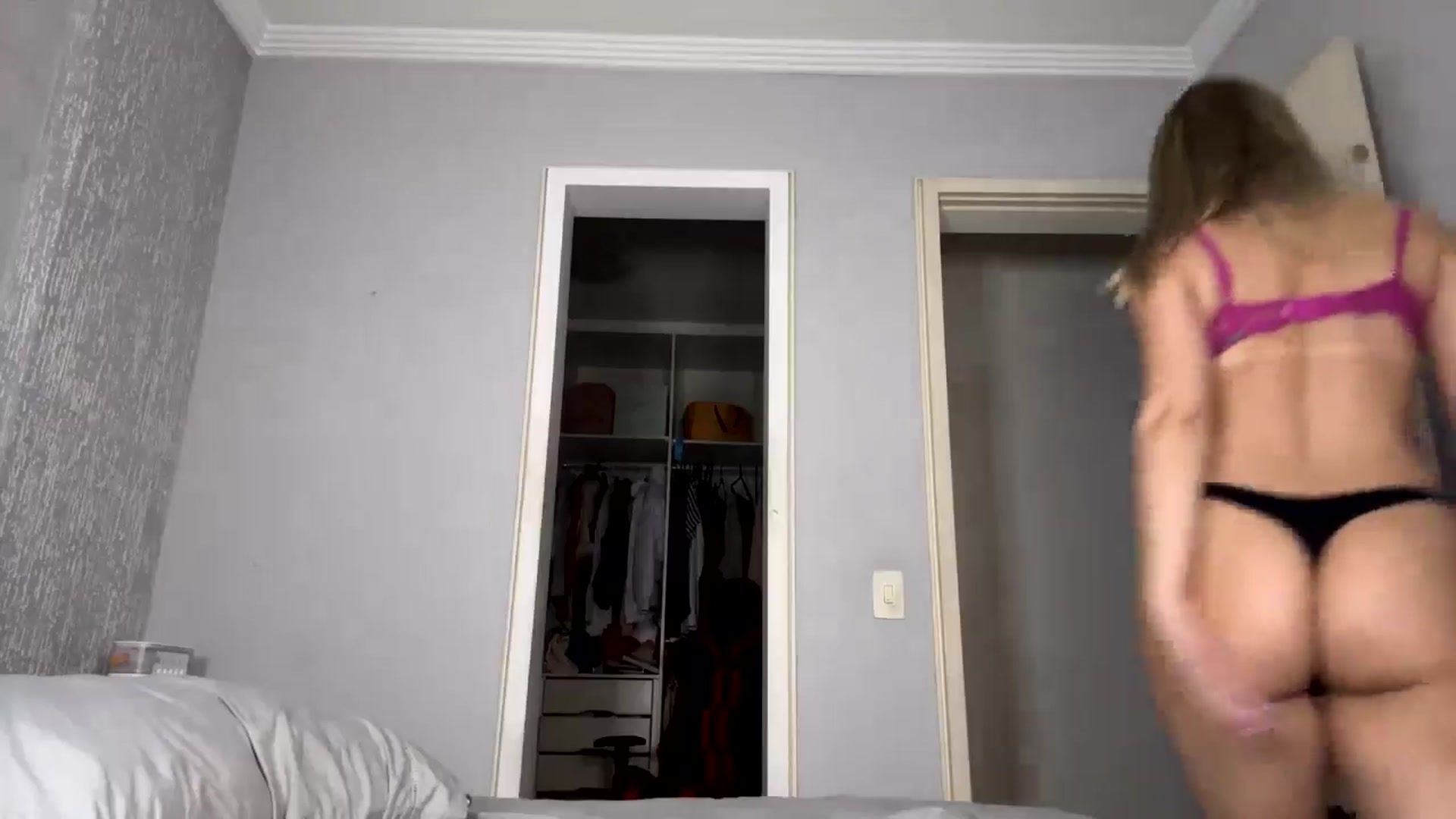 Gallery image thumbnail from cateyes1's myfreecams stream on, 10/23/2024, 01:52 image 17 of 20