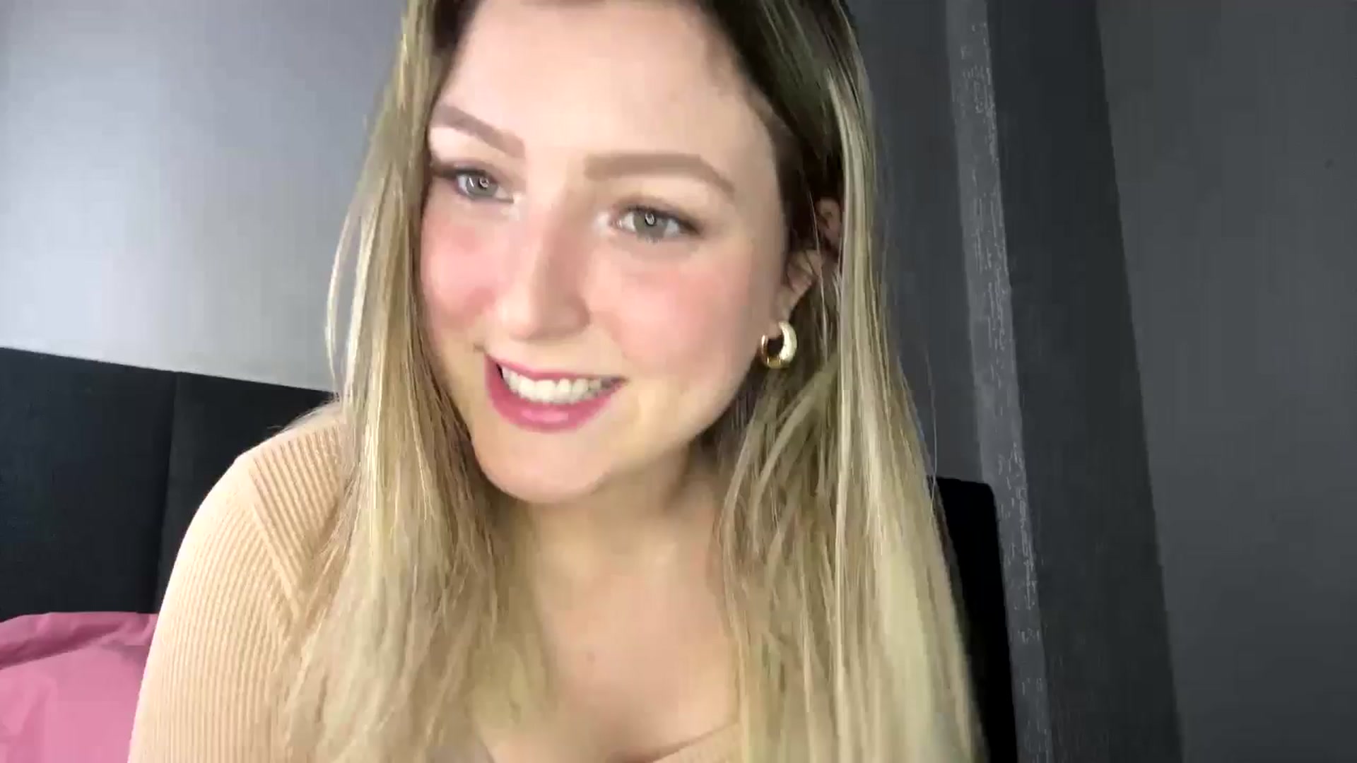 Gallery image thumbnail from cateyes1's myfreecams stream on, 12/13/2024, 03:18 image 1 of 20