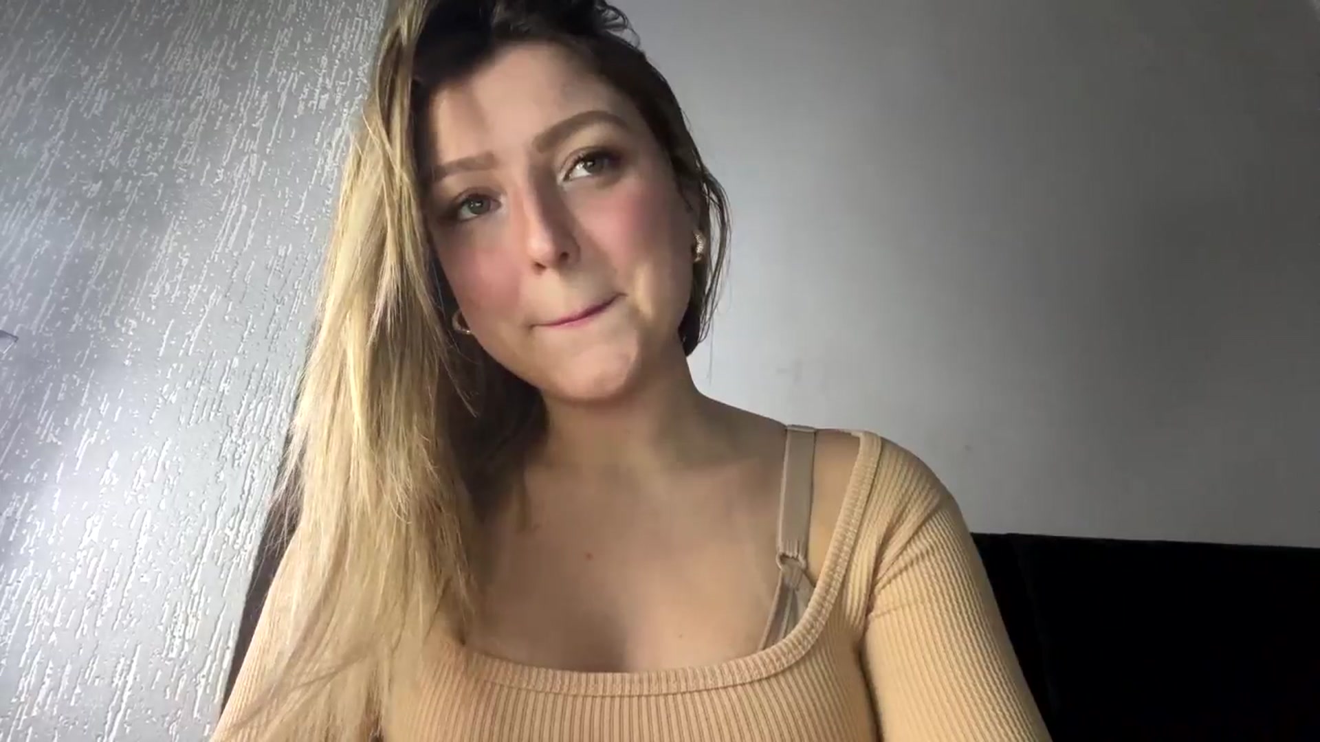 Gallery image thumbnail from cateyes1's myfreecams stream on, 12/13/2024, 03:18 image 13 of 20