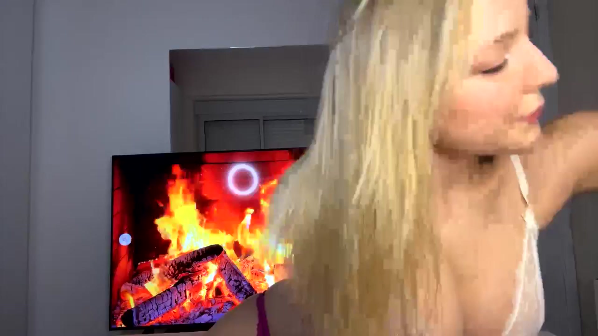 Gallery image thumbnail from cateyes1's myfreecams stream on, 03/25/2025, 24:45 image 16 of 20