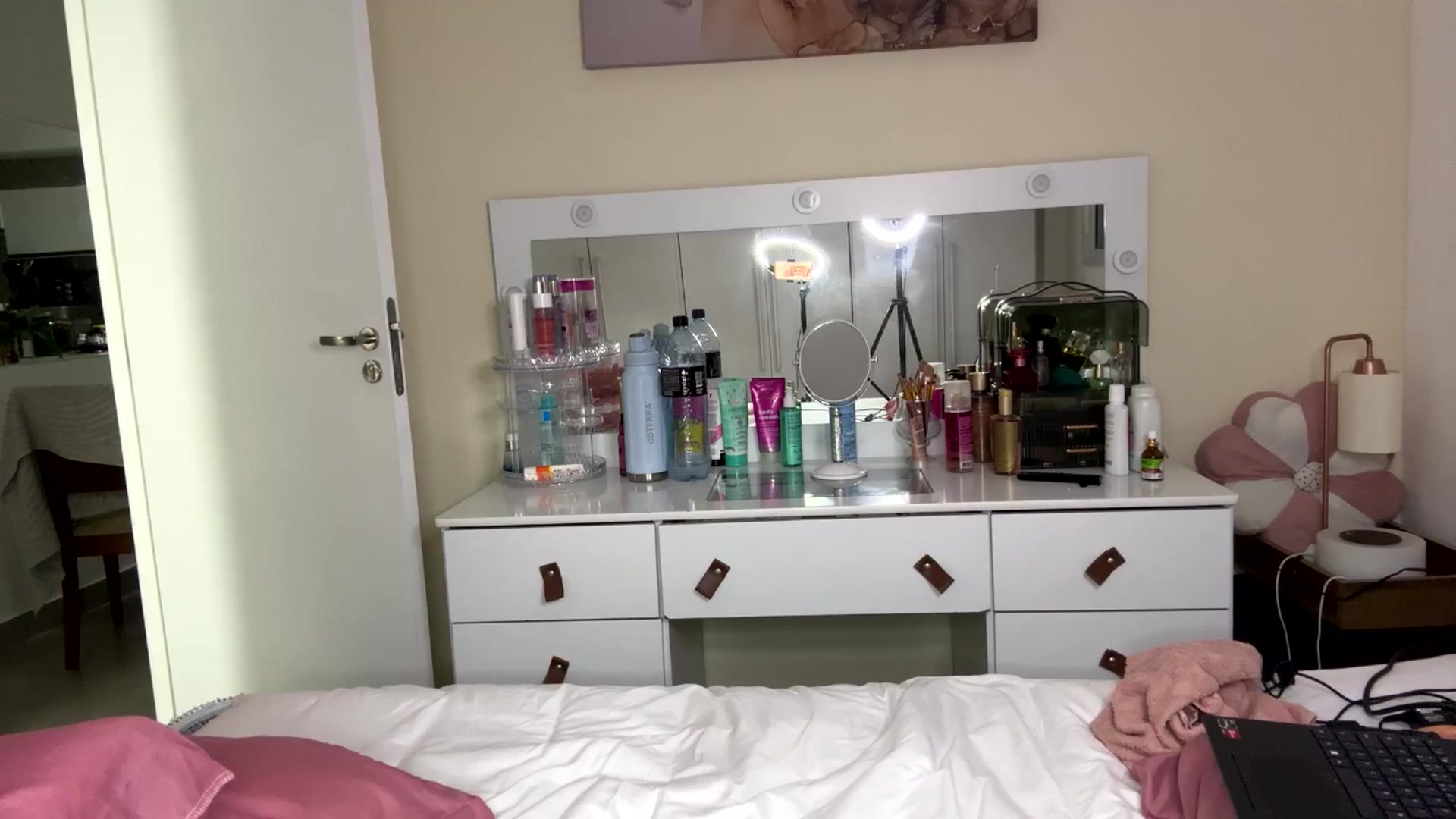 Gallery image thumbnail from cateyes1's myfreecams stream on, 03/26/2025, 02:08 image 4 of 20