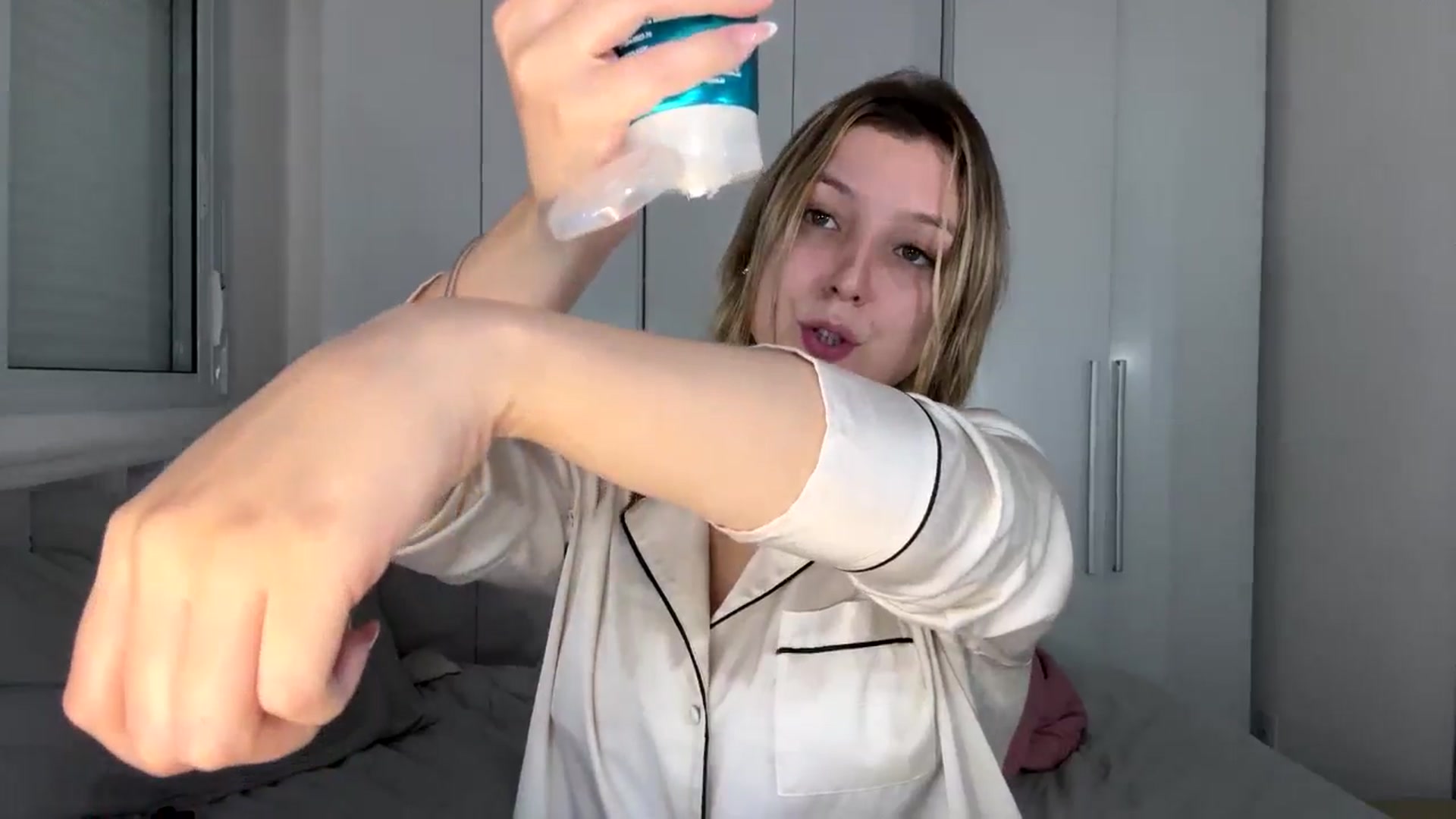 Gallery image thumbnail from cateyes1's myfreecams stream on, 04/08/2025, 07:57 image 13 of 20