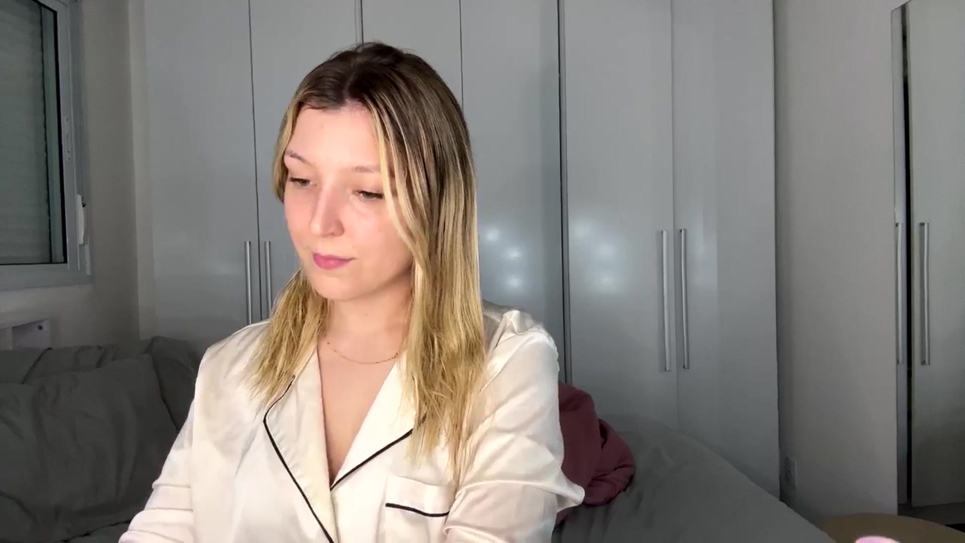 Gallery image thumbnail from cateyes1's myfreecams stream on, 04/08/2025, 07:57 image 17 of 20