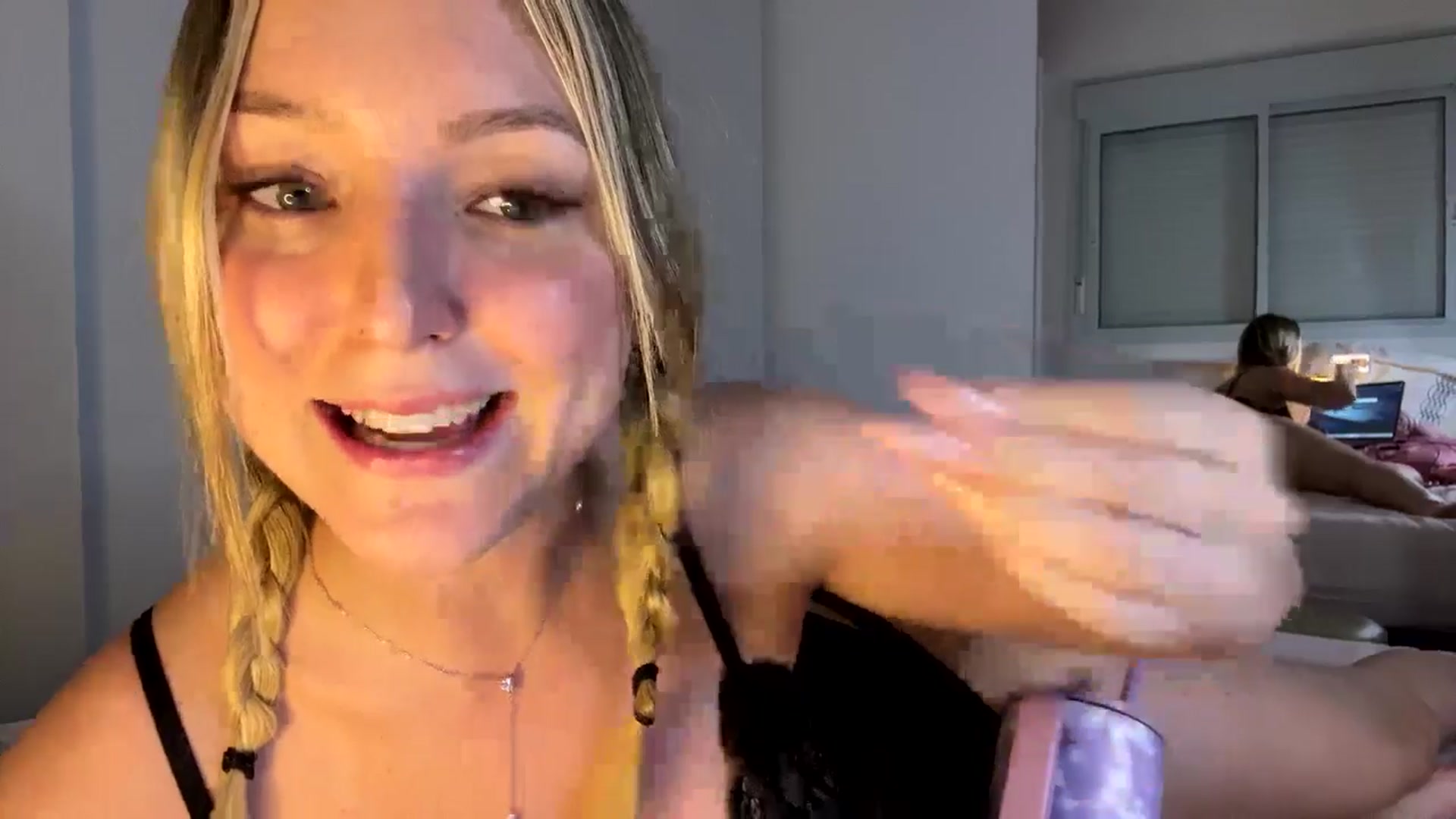 Gallery image thumbnail from cateyes1's myfreecams stream on, 04/28/2025, 01:19 image 16 of 20