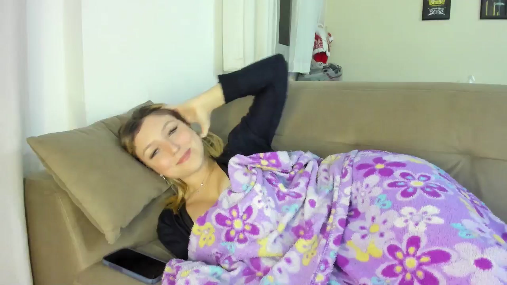 Gallery image thumbnail from cateyes1's myfreecams stream on, 06/14/2025, 07:47 image 3 of 20
