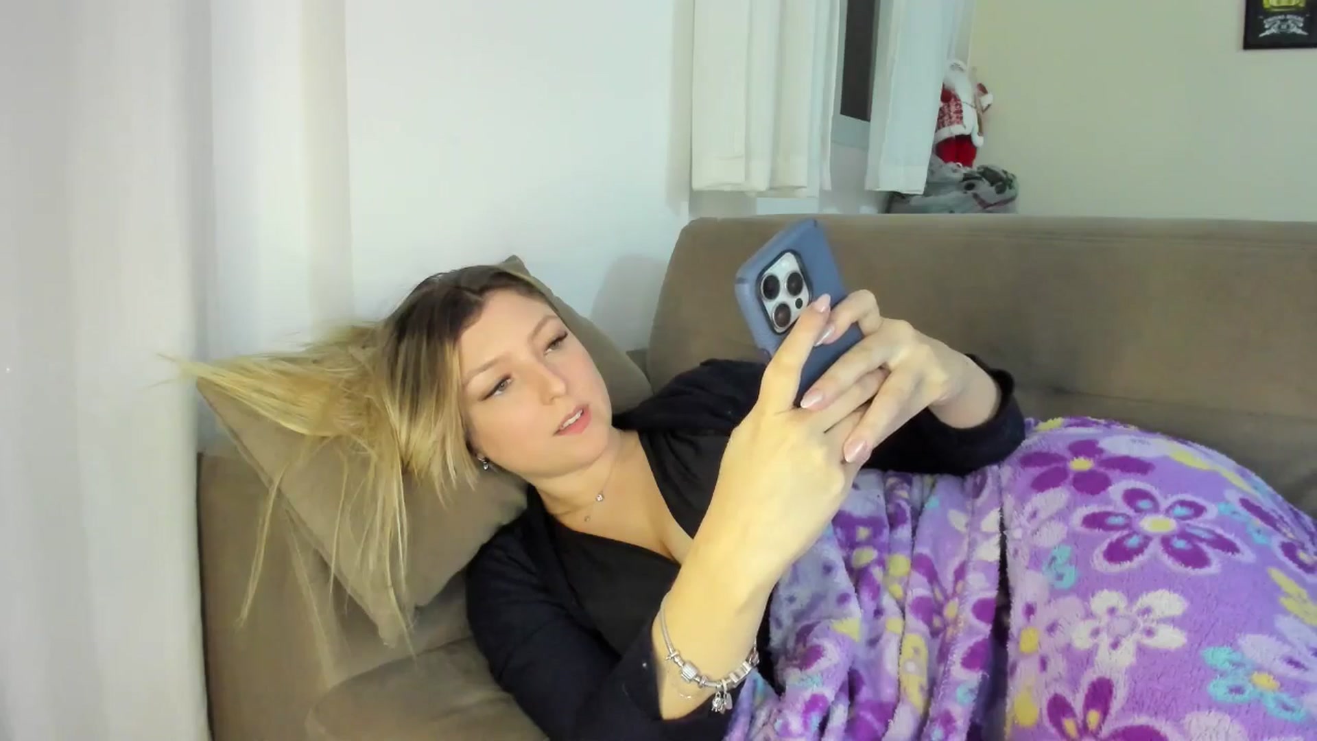 Gallery image thumbnail from cateyes1's myfreecams stream on, 06/14/2025, 07:47 image 8 of 20