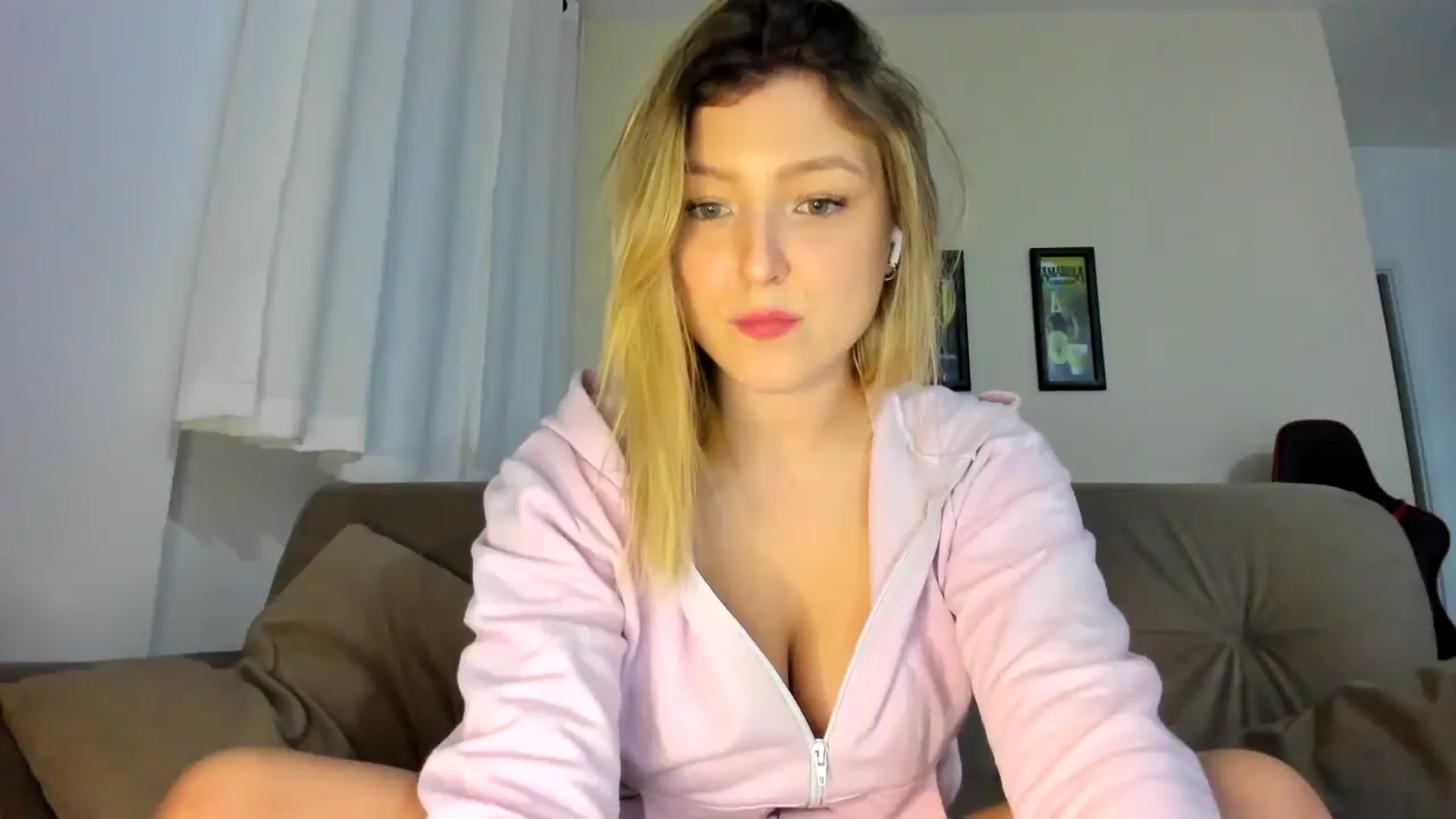 Gallery image thumbnail from cateyes1's myfreecams stream on, 07/16/2025, 07:17 image 12 of 20