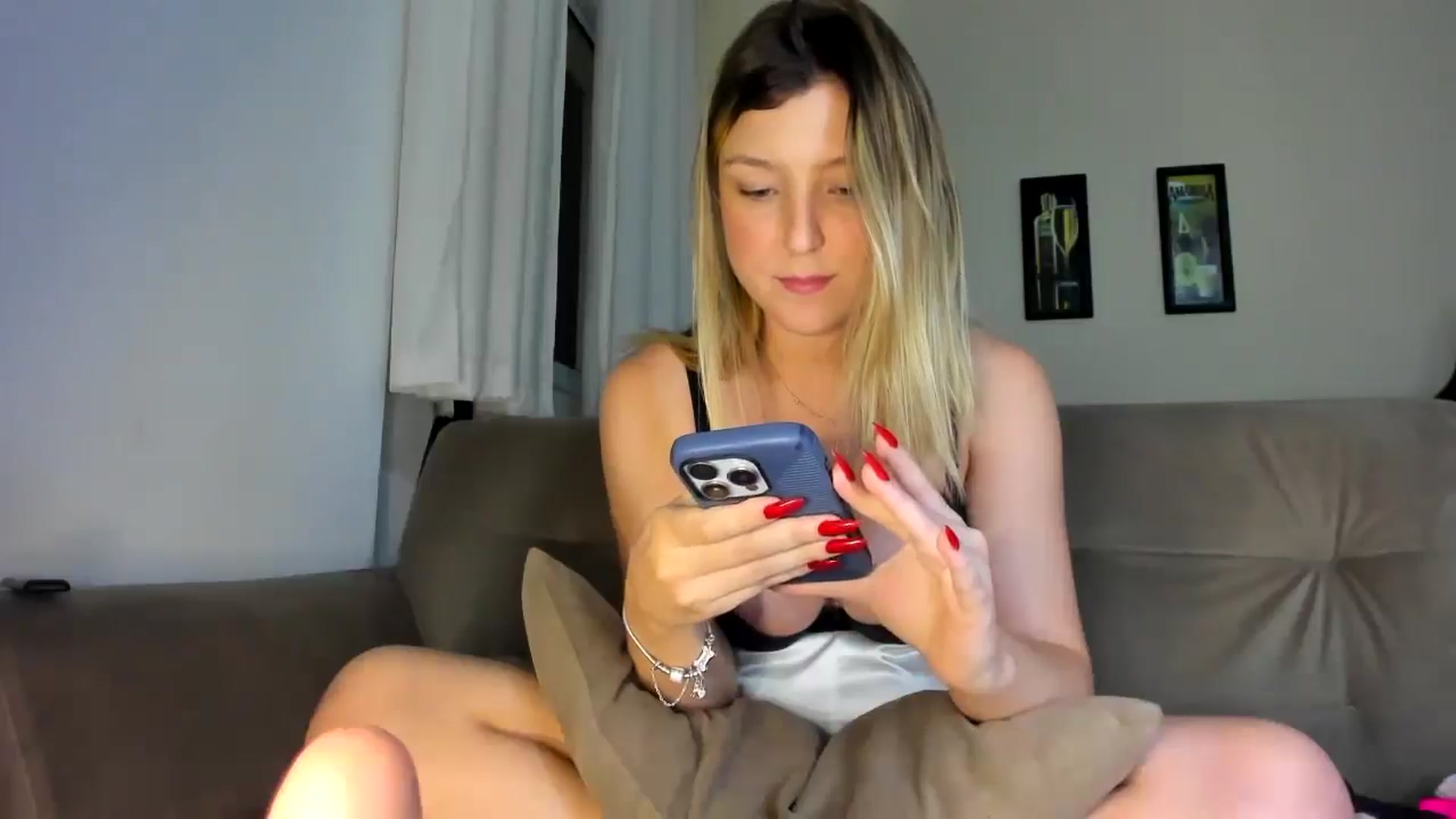 Gallery image thumbnail from cateyes1's myfreecams stream on, 07/25/2025, 23:20 image 6 of 20