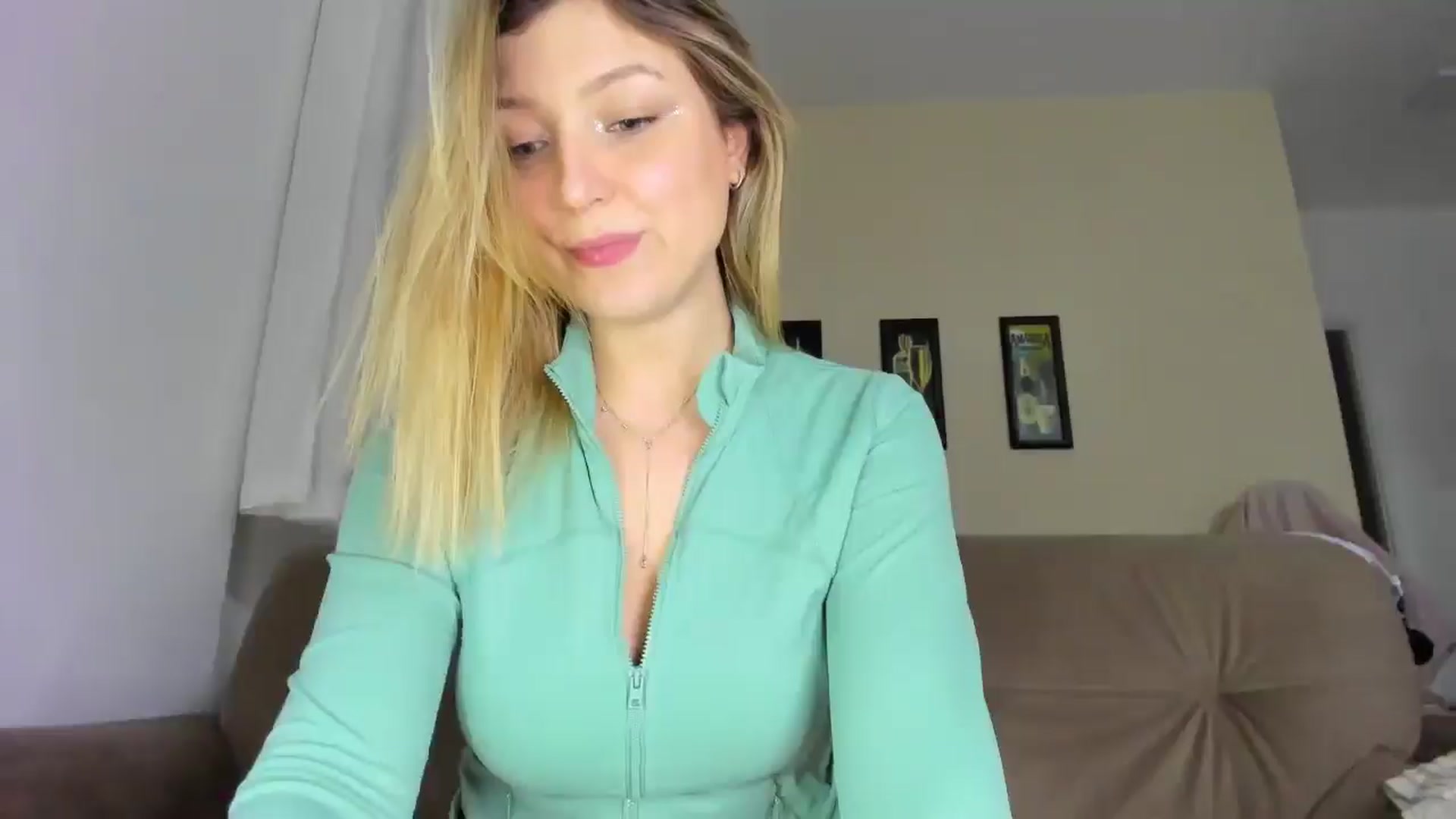 Gallery image thumbnail from cateyes1's myfreecams stream on, 07/31/2025, 08:24 image 18 of 20