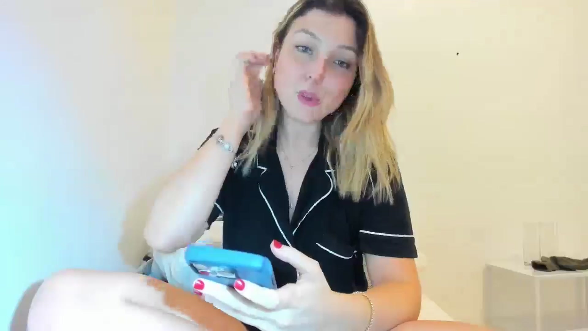 Gallery image thumbnail from cateyes1's myfreecams stream on, 08/12/2025, 07:03 image 17 of 20