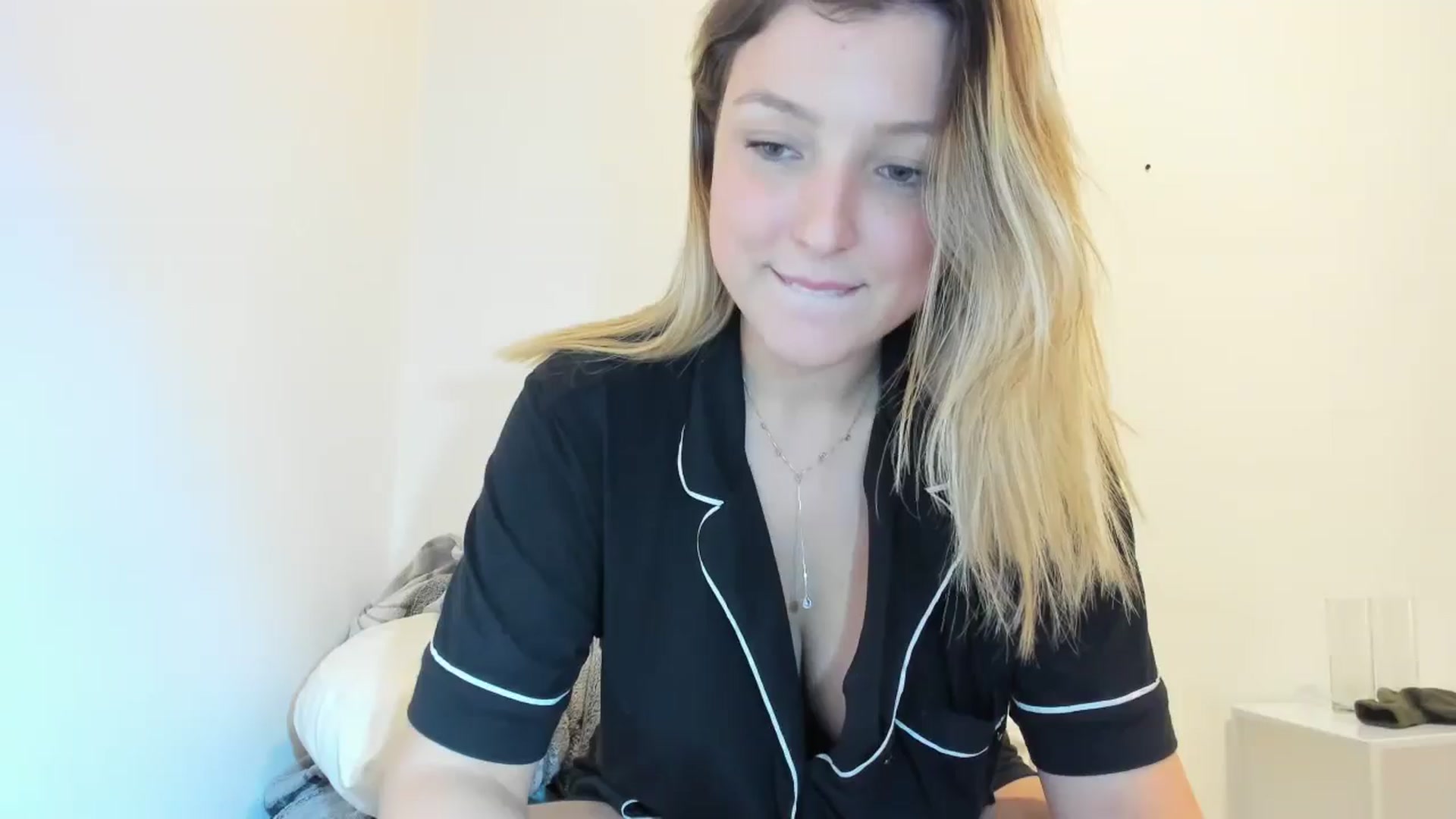 Gallery image thumbnail from cateyes1's myfreecams stream on, 08/12/2025, 07:40 image 10 of 20