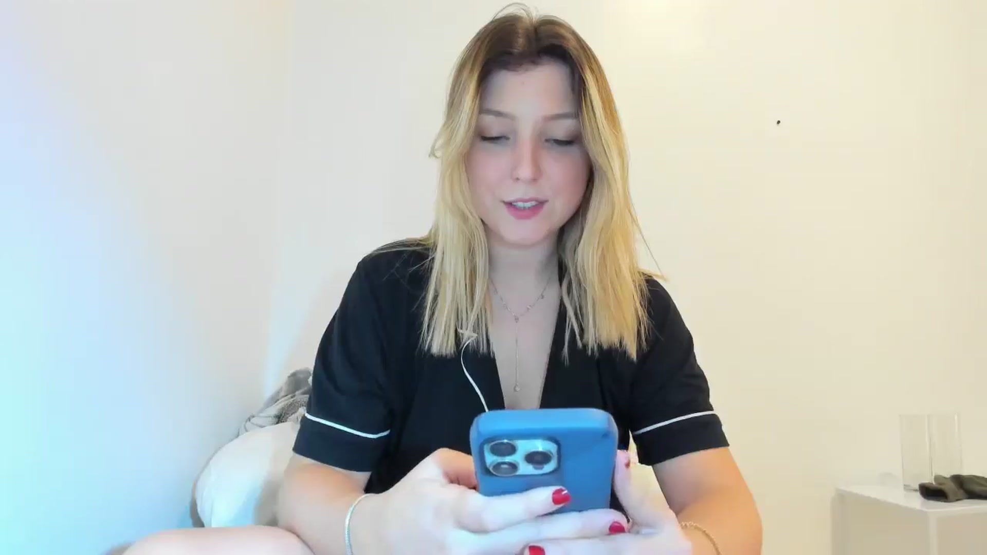 Gallery image thumbnail from cateyes1's myfreecams stream on, 08/12/2025, 07:40 image 5 of 20
