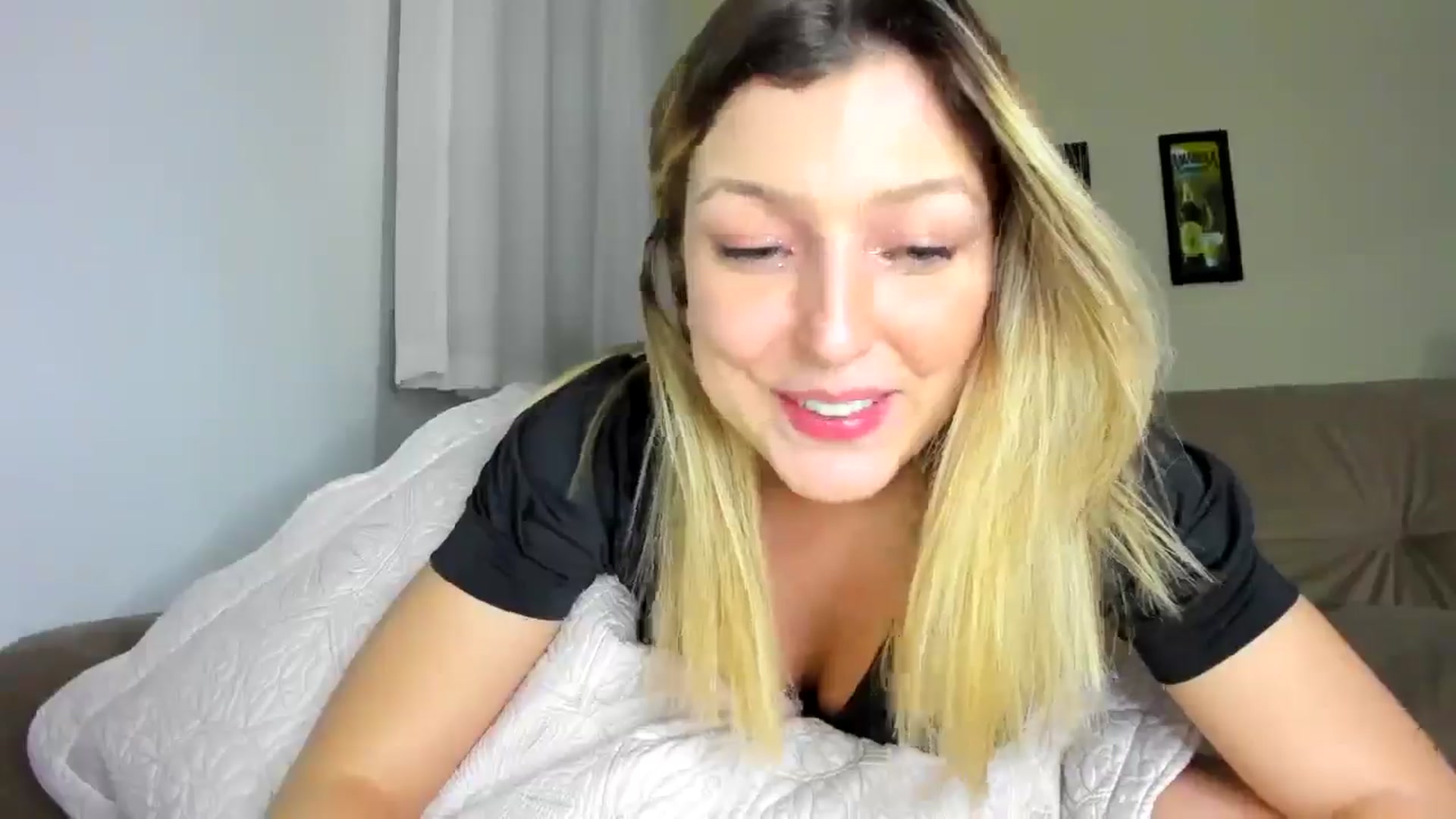 Gallery image thumbnail from cateyes1's myfreecams stream on, 08/24/2025, 06:41 image 15 of 20