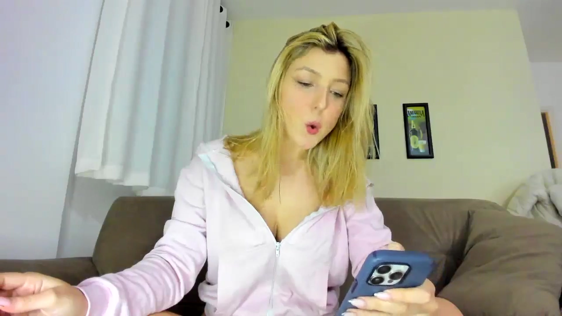 Gallery image thumbnail from cateyes1's myfreecams stream on, 09/14/2025, 08:24 image 17 of 20