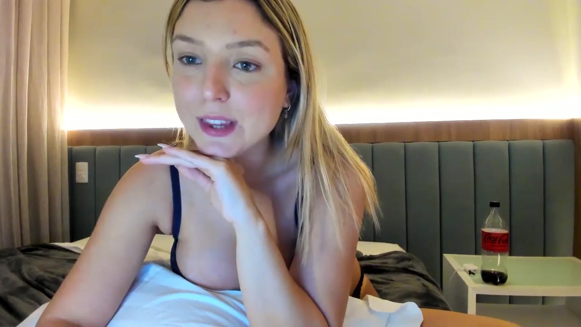 Gallery image thumbnail from cateyes1's myfreecams stream on, 10/16/2025, 06:02 image 6 of 20