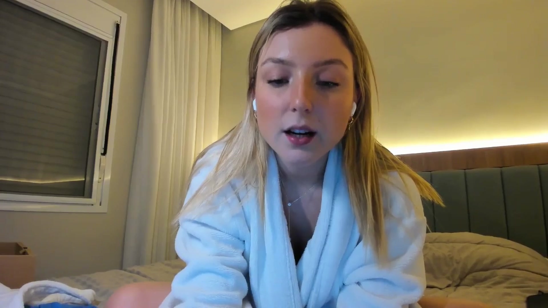 Gallery image thumbnail from cateyes1's myfreecams stream on, 12/04/2025, 22:27 image 20 of 20