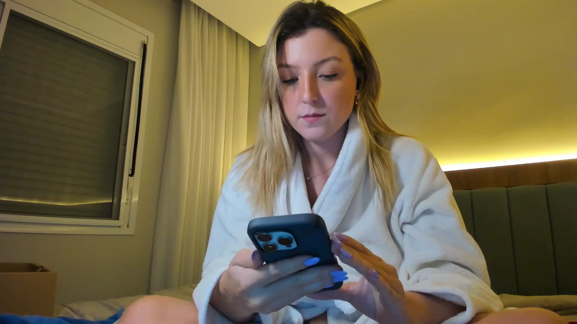 Gallery image thumbnail from cateyes1's myfreecams stream on, 12/04/2025, 23:51 image 18 of 20