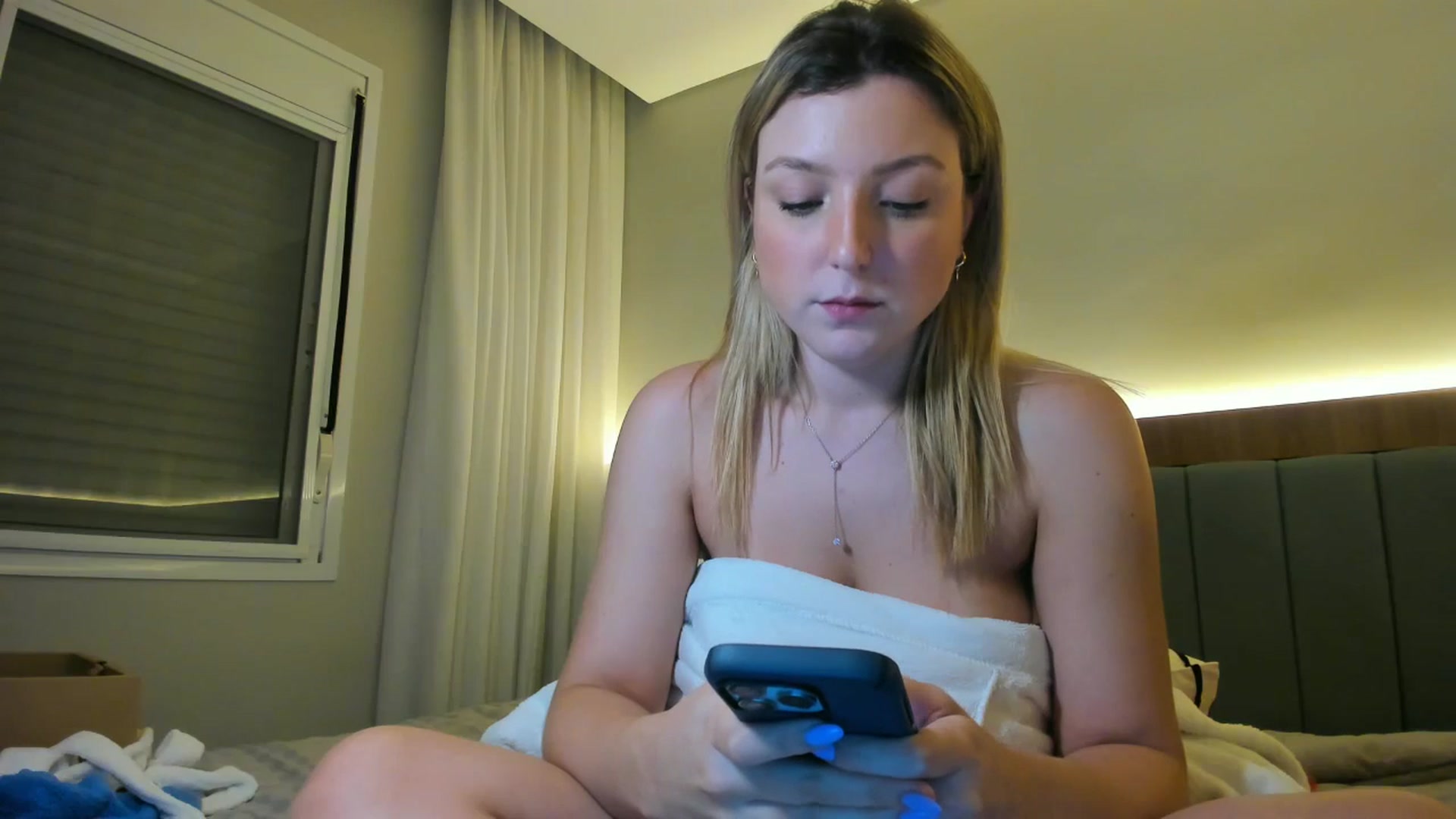 Gallery image thumbnail from cateyes1's myfreecams stream on, 12/04/2025, 23:51 image 11 of 20