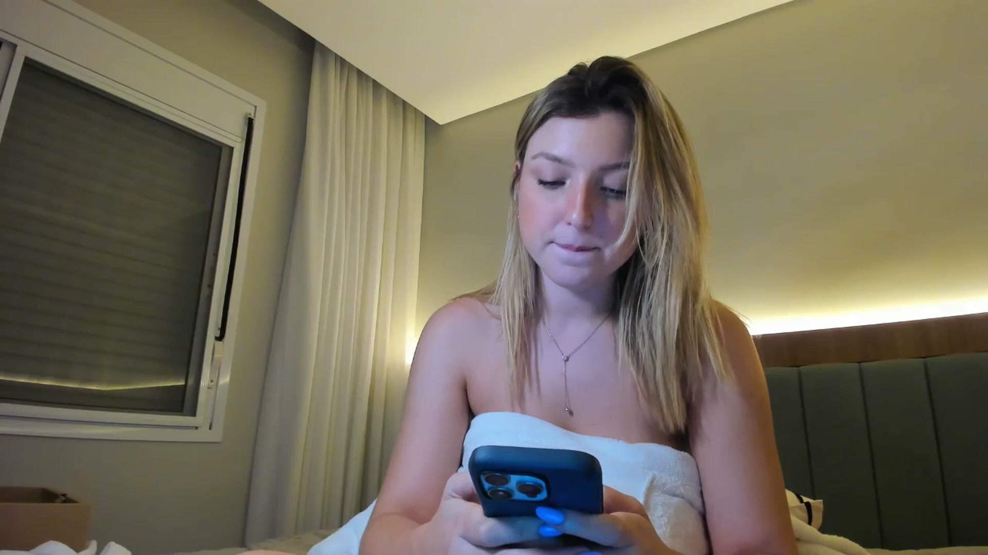 Gallery image thumbnail from cateyes1's myfreecams stream on, 12/04/2025, 23:51 image 3 of 20