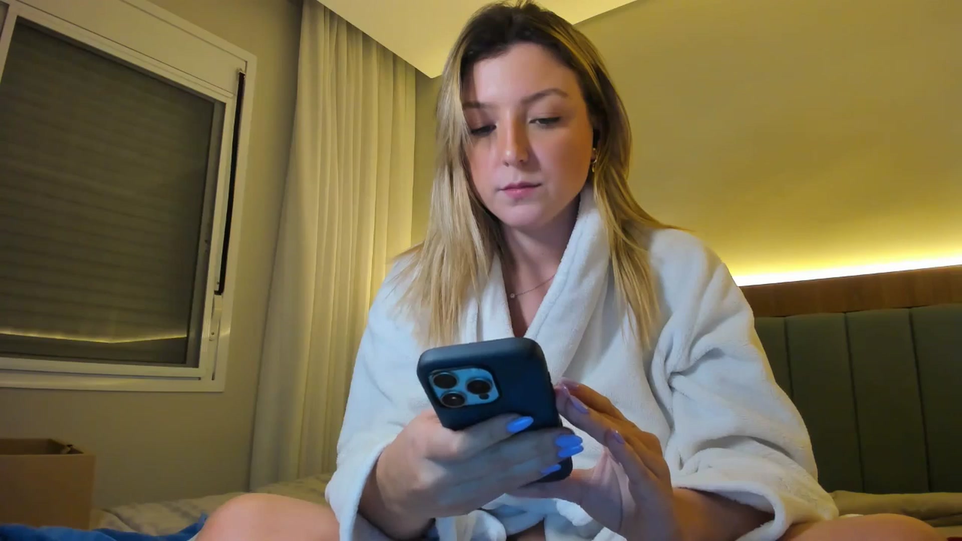 Gallery image thumbnail from cateyes1's myfreecams stream on, 12/04/2025, 23:51 image 19 of 20