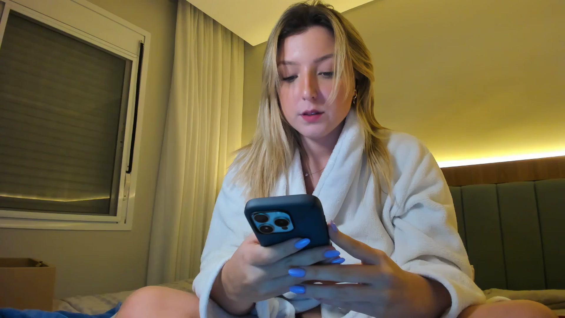 Gallery image thumbnail from cateyes1's myfreecams stream on, 12/04/2025, 23:51 image 17 of 20