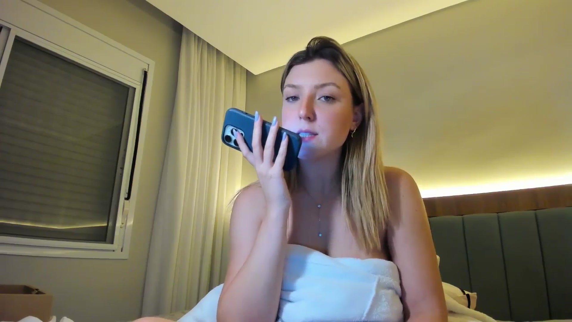 Gallery image thumbnail from cateyes1's myfreecams stream on, 12/04/2025, 23:51 image 4 of 20