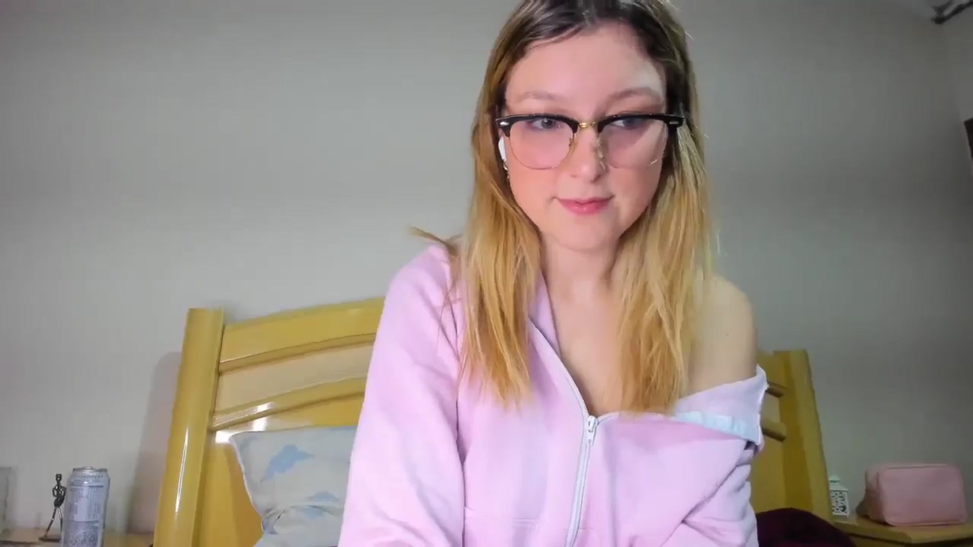 Gallery image thumbnail from cateyes1's myfreecams stream on, 03/10/2026, 13:03 image 7 of 20