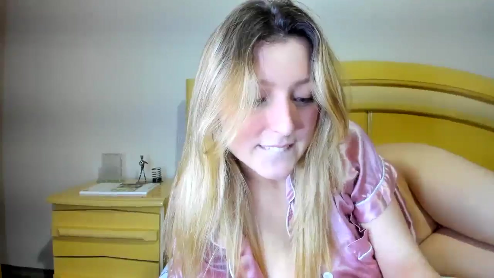 Gallery image thumbnail from cateyes1's myfreecams stream on, 03/12/2026, 22:26 image 8 of 20