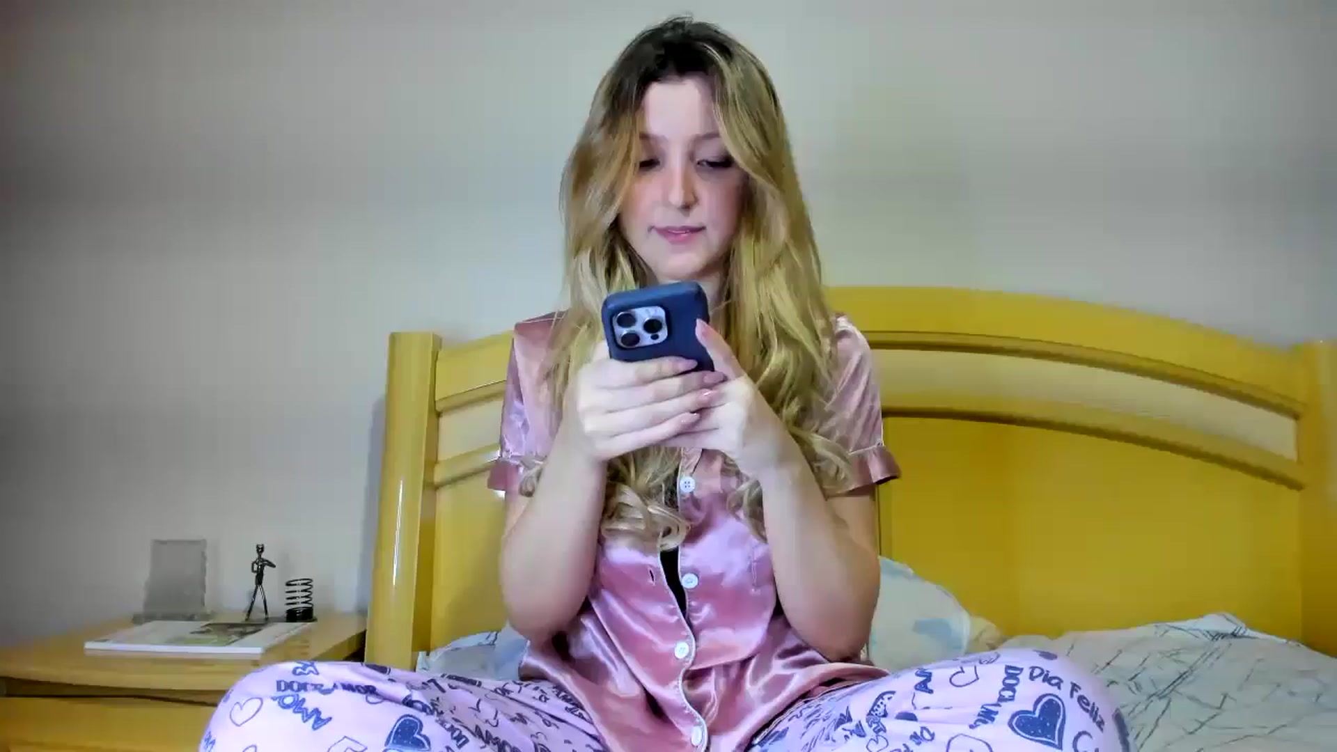 Gallery image thumbnail from cateyes1's myfreecams stream on, 03/13/2026, 01:31 image 1 of 20