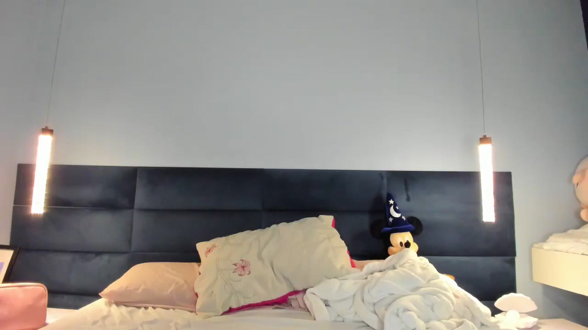 Gallery image thumbnail from cateyes1's myfreecams stream on, 04/12/2026, 05:06 image 8 of 20