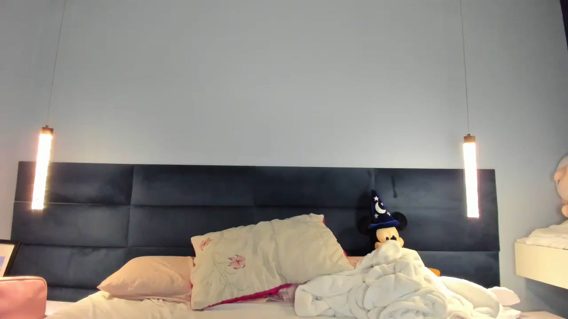 Gallery image thumbnail from cateyes1's myfreecams stream on, 04/12/2026, 05:06 image 10 of 20