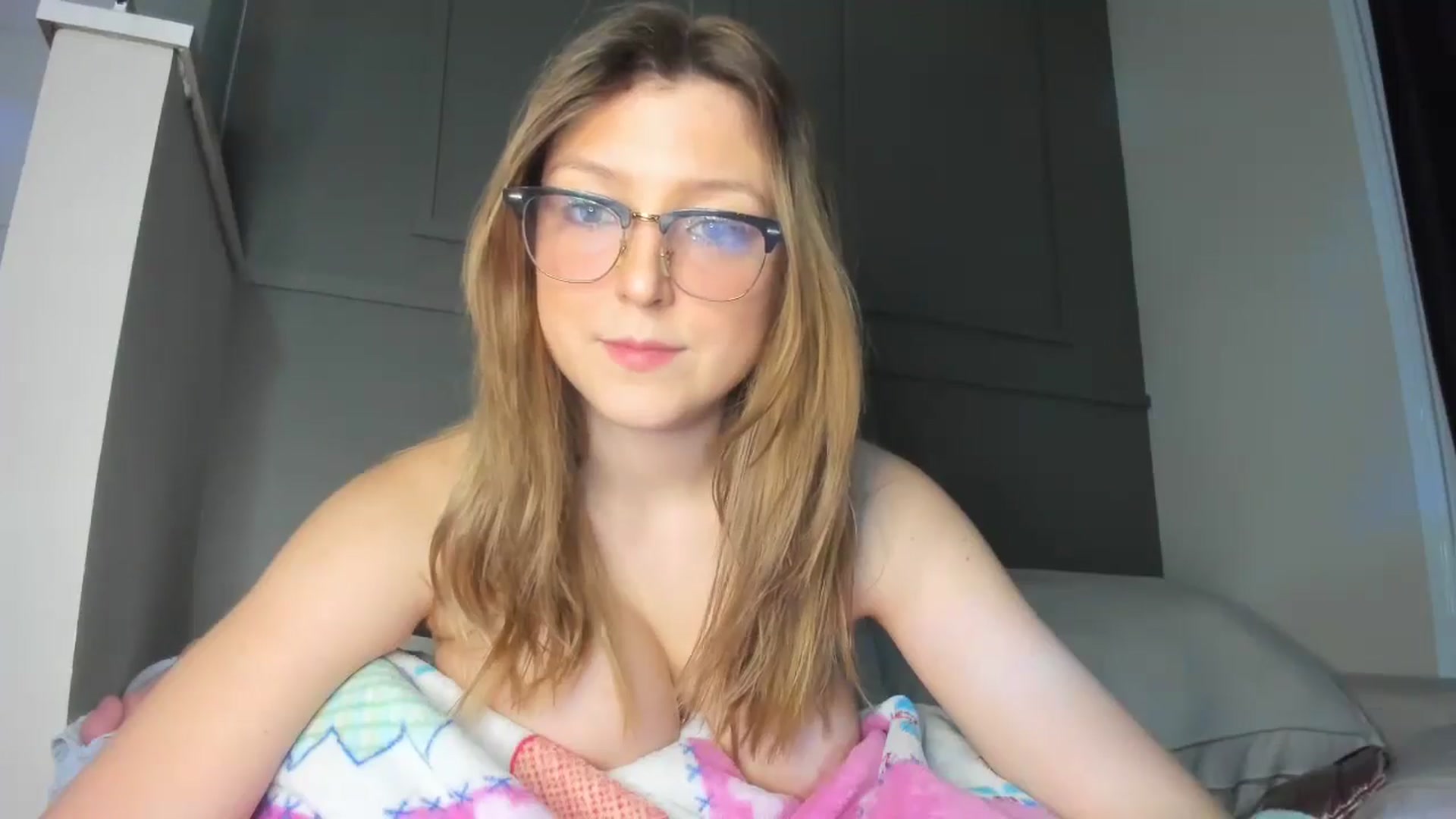 Gallery image thumbnail from cateyes1's myfreecams stream on, 04/14/2026, 10:17 image 7 of 20