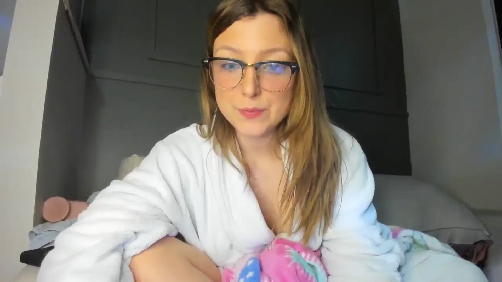 Gallery image thumbnail from cateyes1's myfreecams stream on, 04/14/2026, 10:17 image 11 of 20