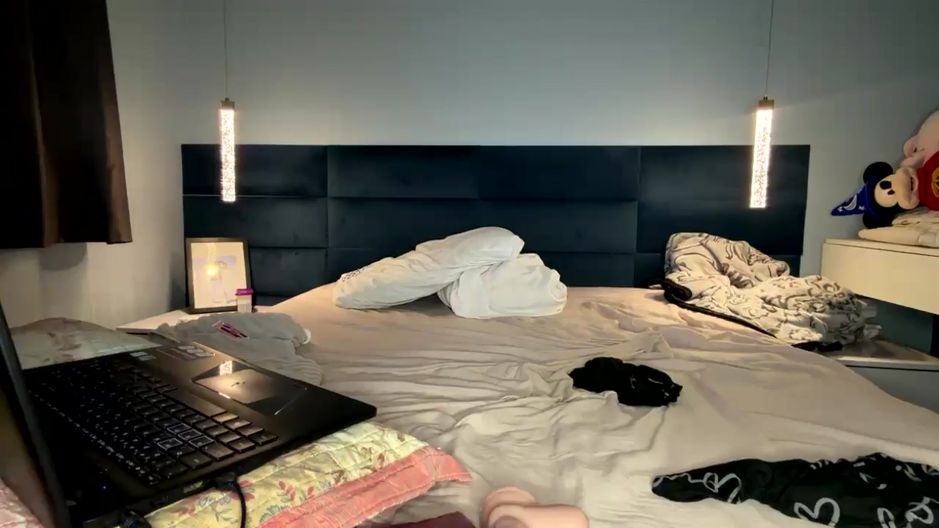 Gallery image thumbnail from cateyes1's myfreecams stream on, 04/29/2026, 05:10 image 17 of 20