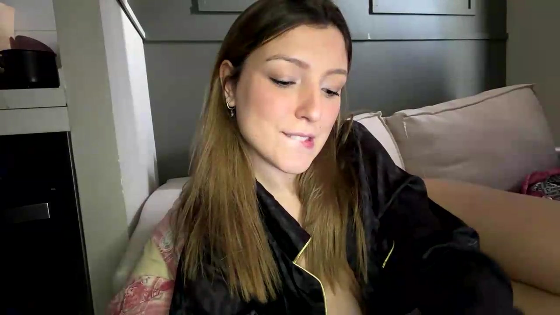Gallery image thumbnail from cateyes1's myfreecams stream on, 04/30/2026, 13:12 image 8 of 20