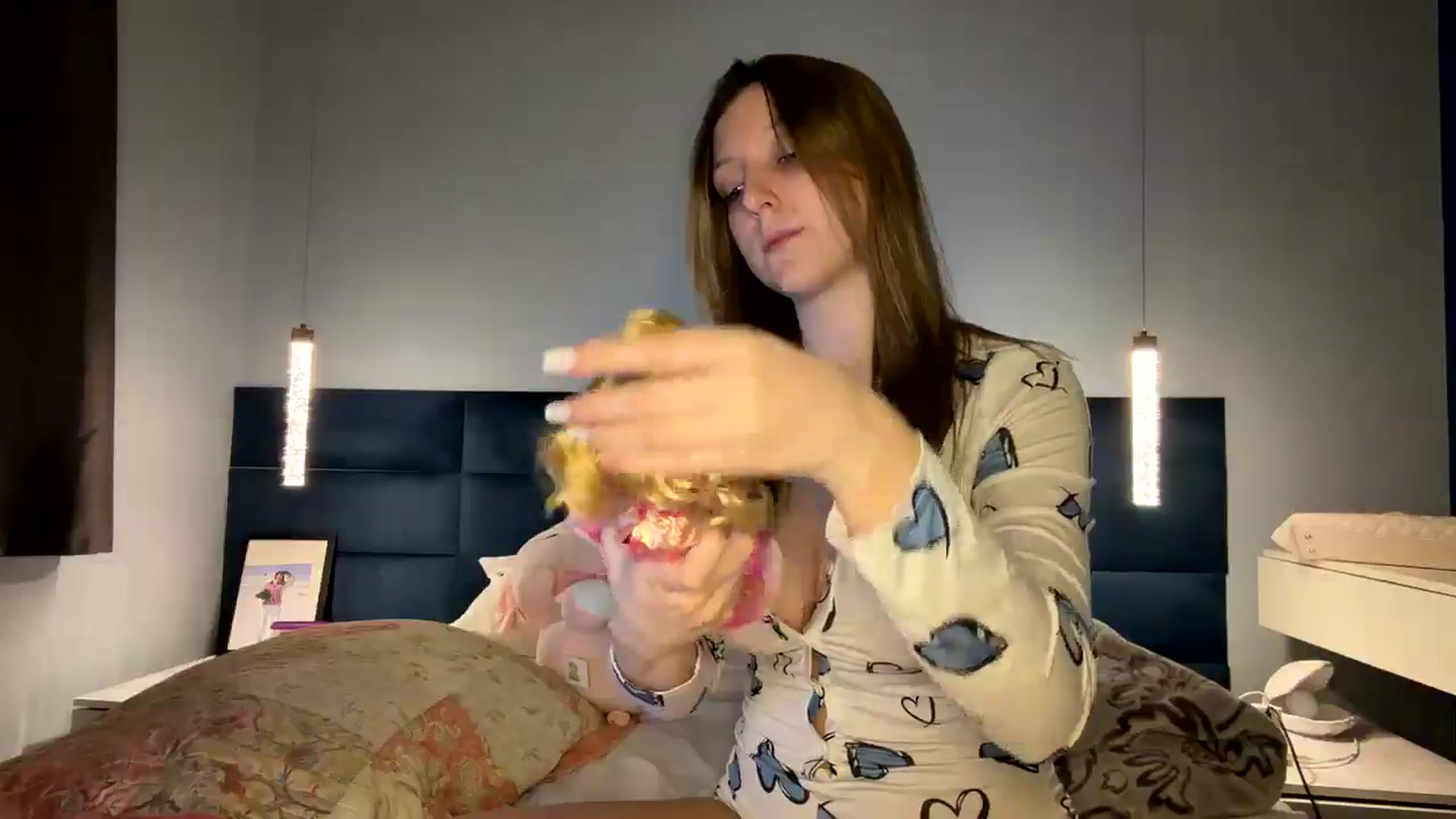Gallery image thumbnail from cateyes1's myfreecams stream on, 05/01/2026, 07:23 image 13 of 20
